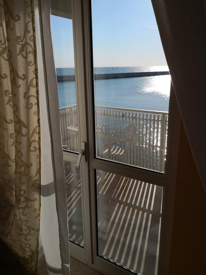 B&B LA BAIA Sea Rooms