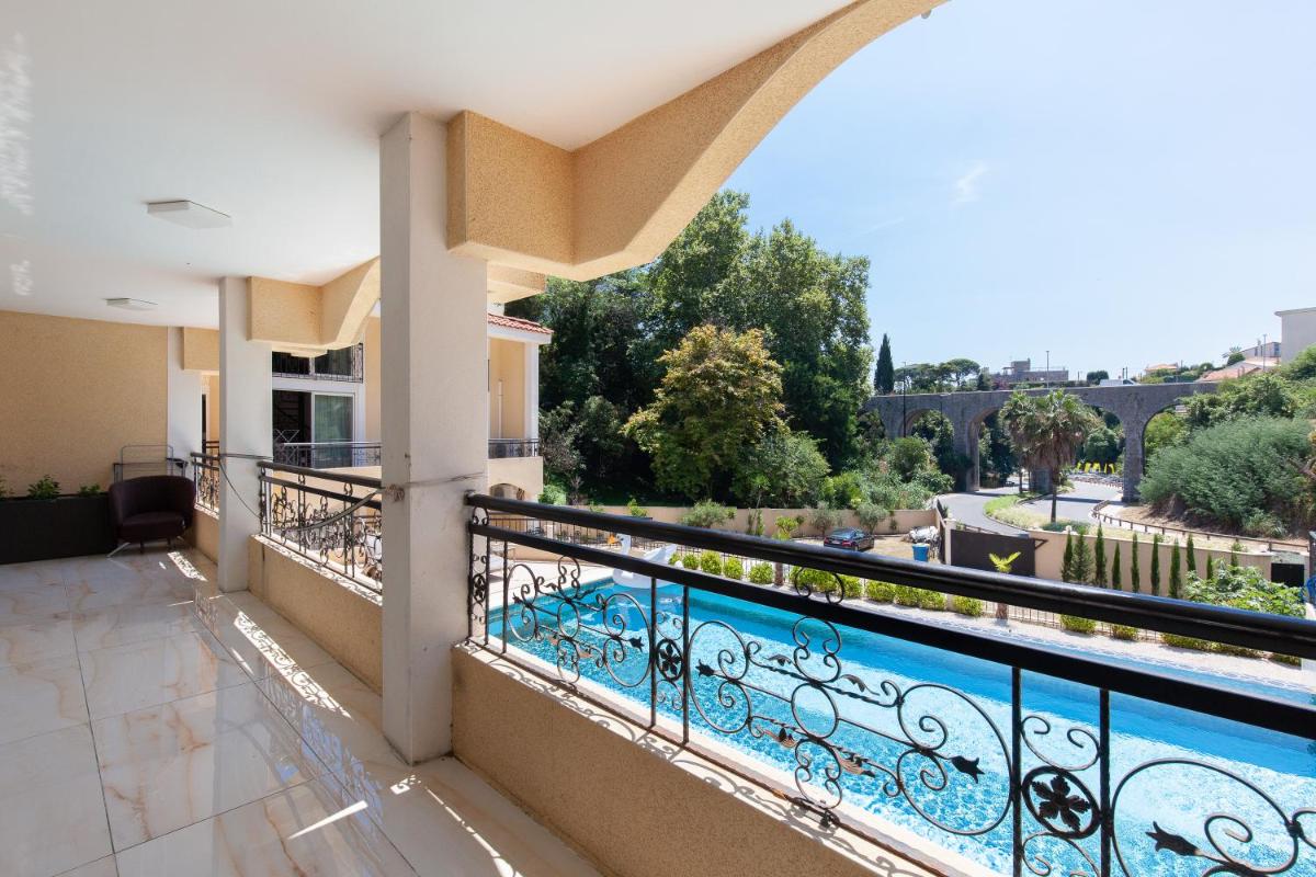 balcony
