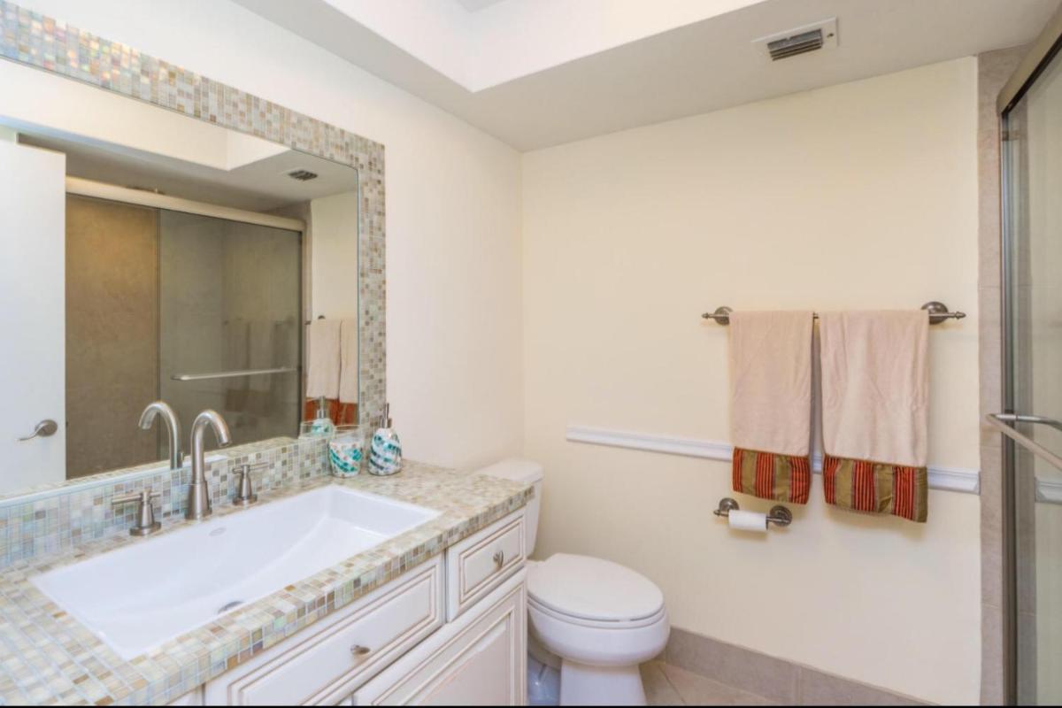 PGA National Resort Golf Villa - Luxurious Two Bedroom First Floor Water View - Property Image 9