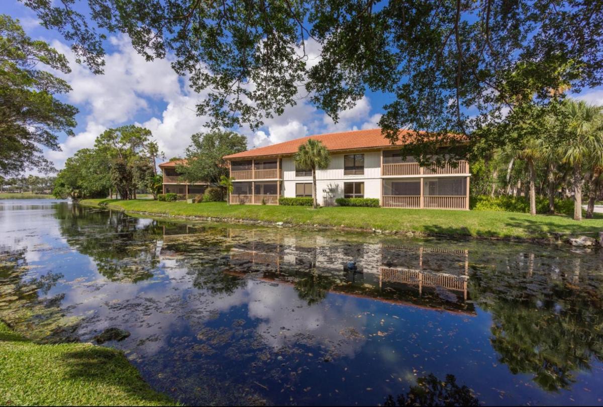 PGA National Resort Golf Villa - Luxurious Two Bedroom First Floor Water View - Property Image 2