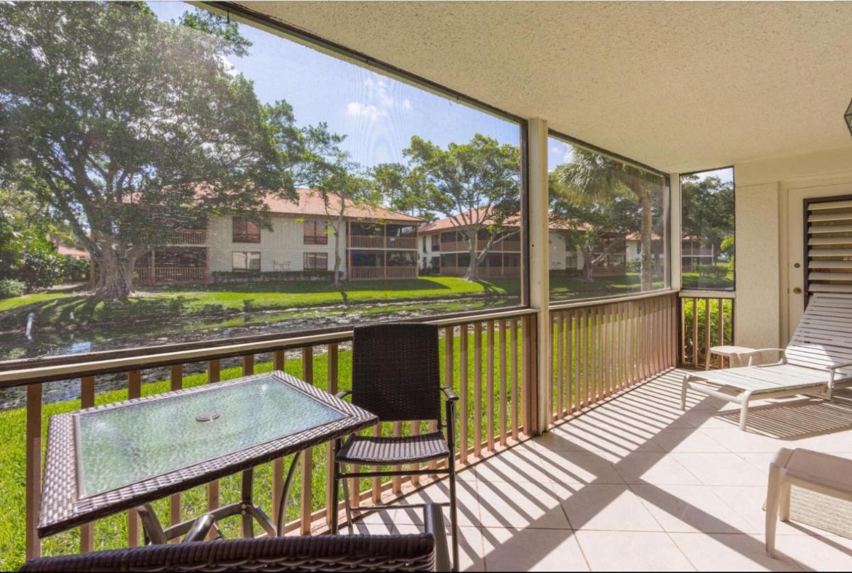 PGA National Resort Golf Villa - Luxurious Two Bedroom First Floor Water View - Property Image 13