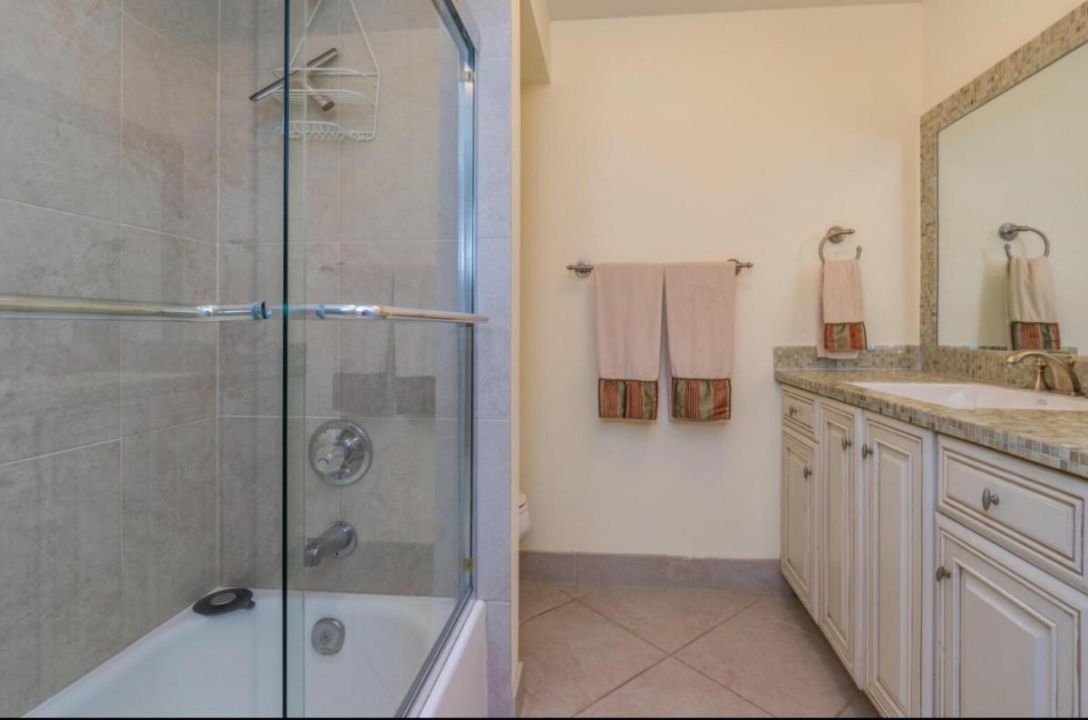 PGA National Resort Golf Villa - Luxurious Two Bedroom First Floor Water View - Property Image 10