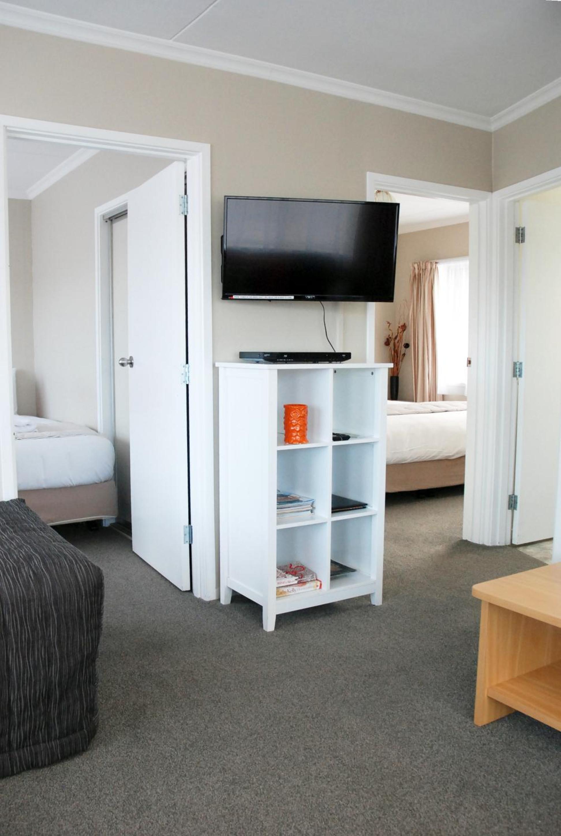 Almond Court Motel