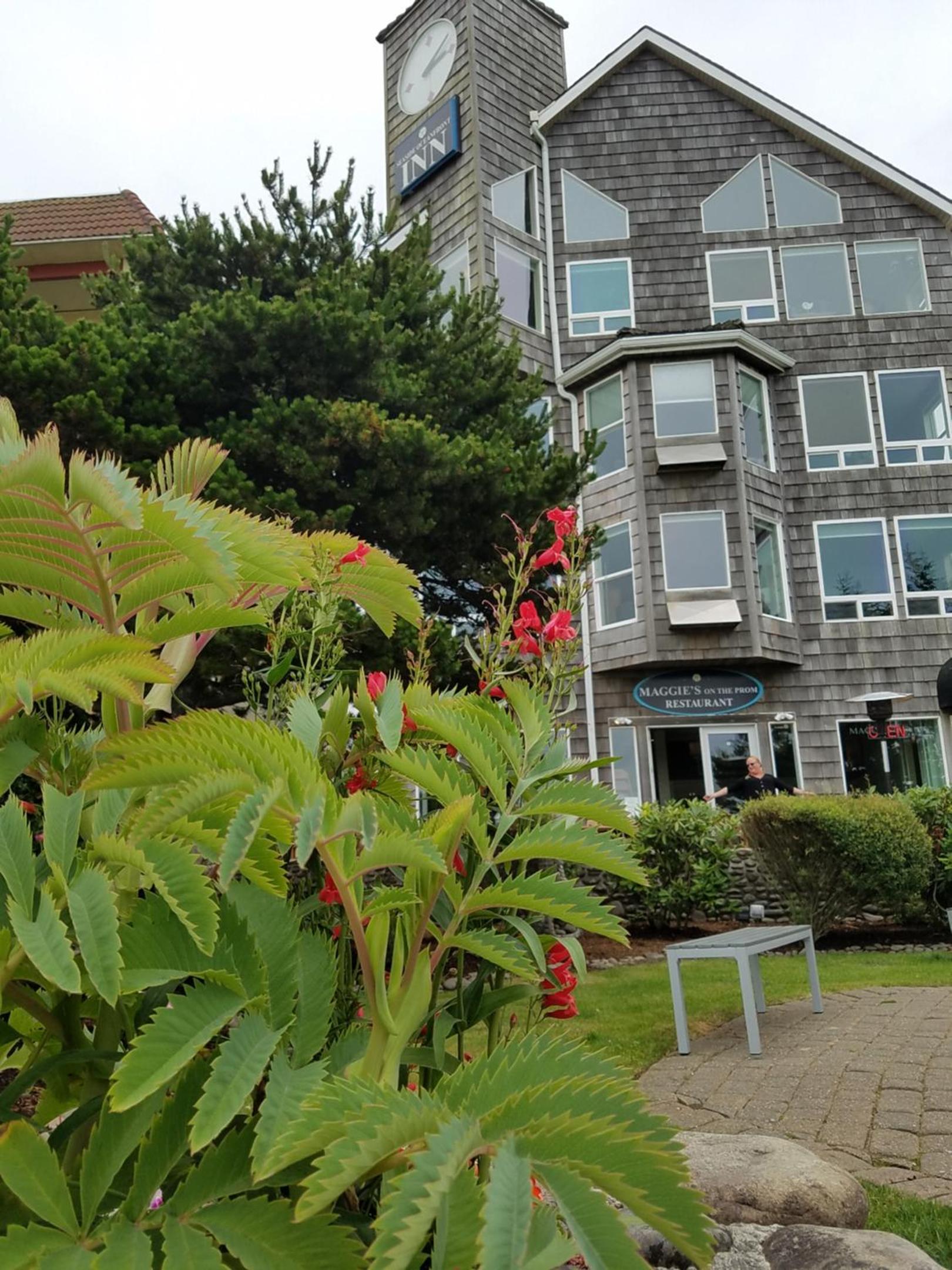 The Seaside Oceanfront Inn