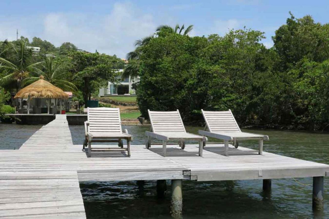 Villa de prestige les pieds dans l'eau MQFR08 view 3