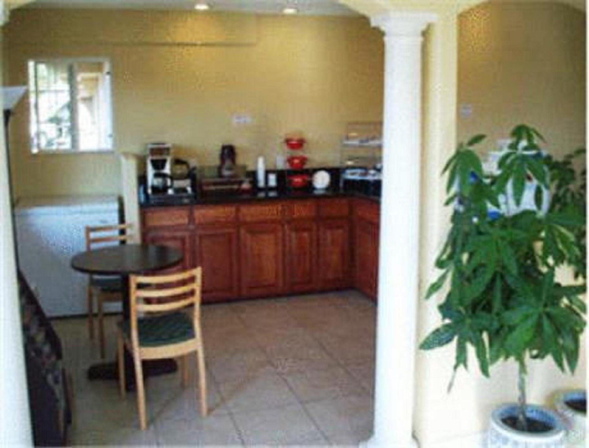 Turlock Vacations - Days Inn by Wyndham Turlock - Property Image 32