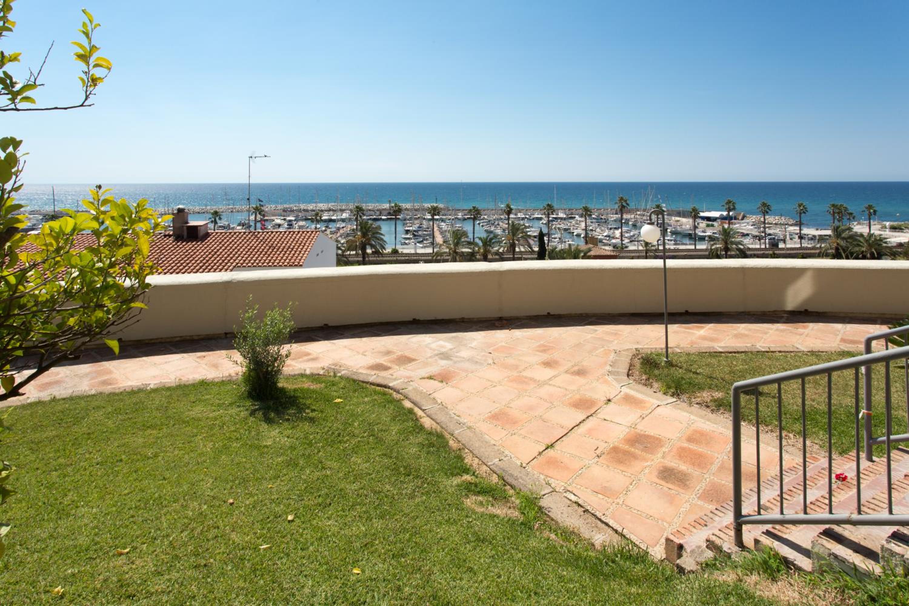 Tranquilidad junto al mar con piscina