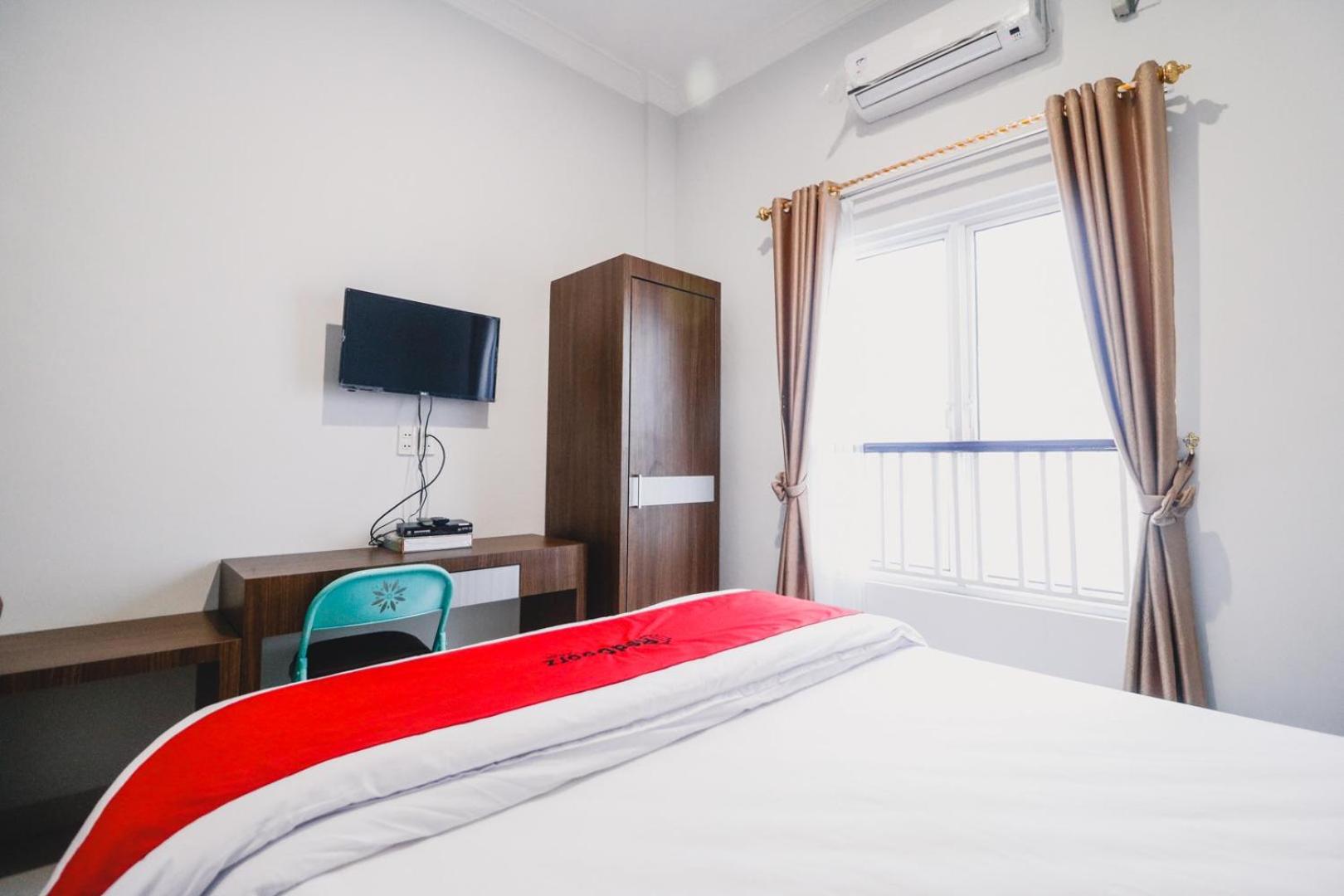 RedDoorz near Hermes Place Polonia Medan