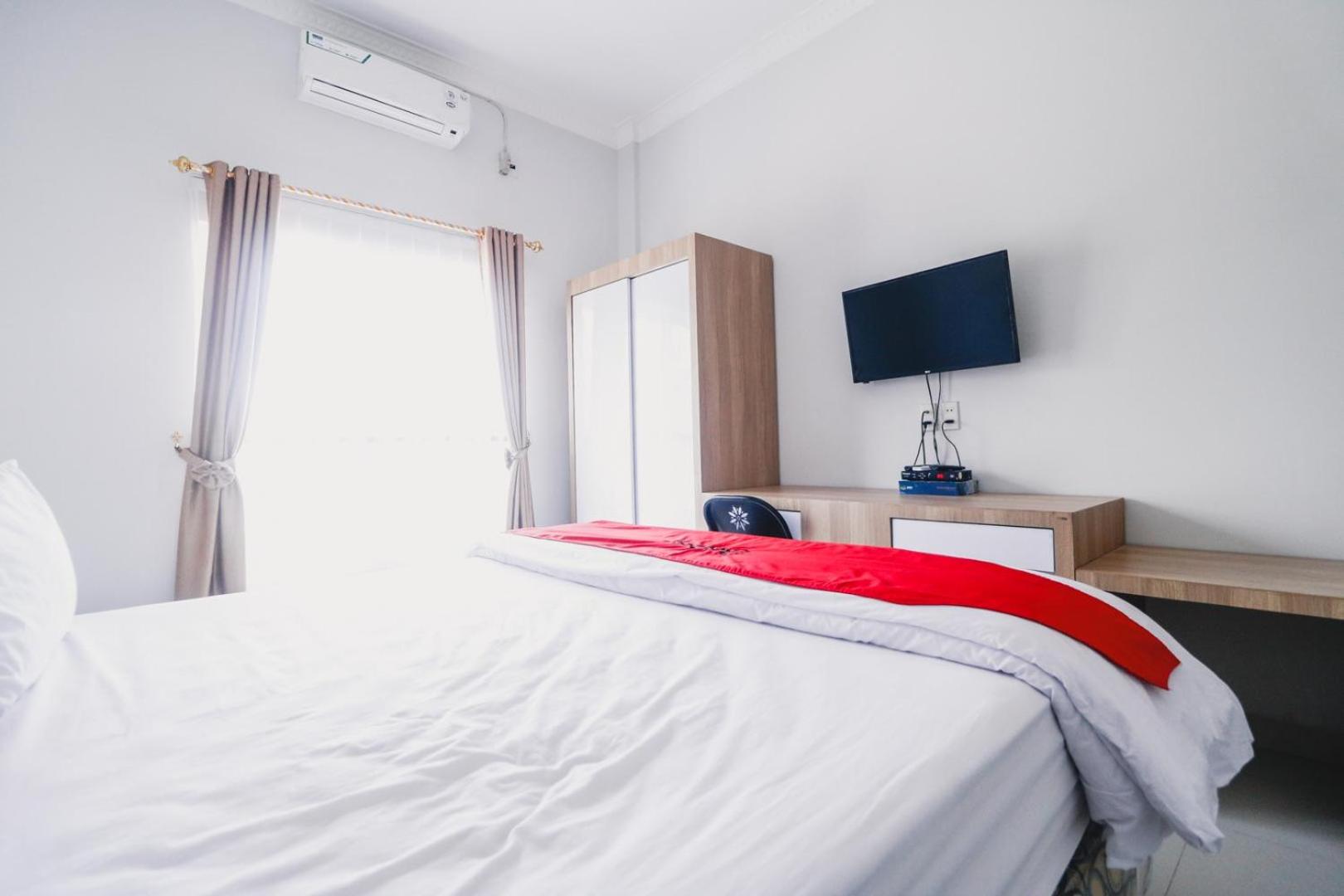 RedDoorz near Hermes Place Polonia Medan