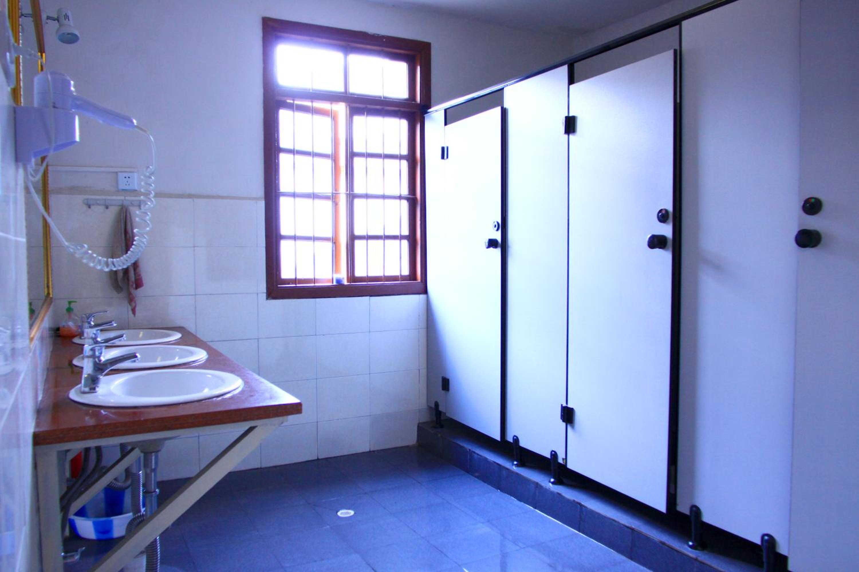 Shangri-La Lao Shay Youth Hostel