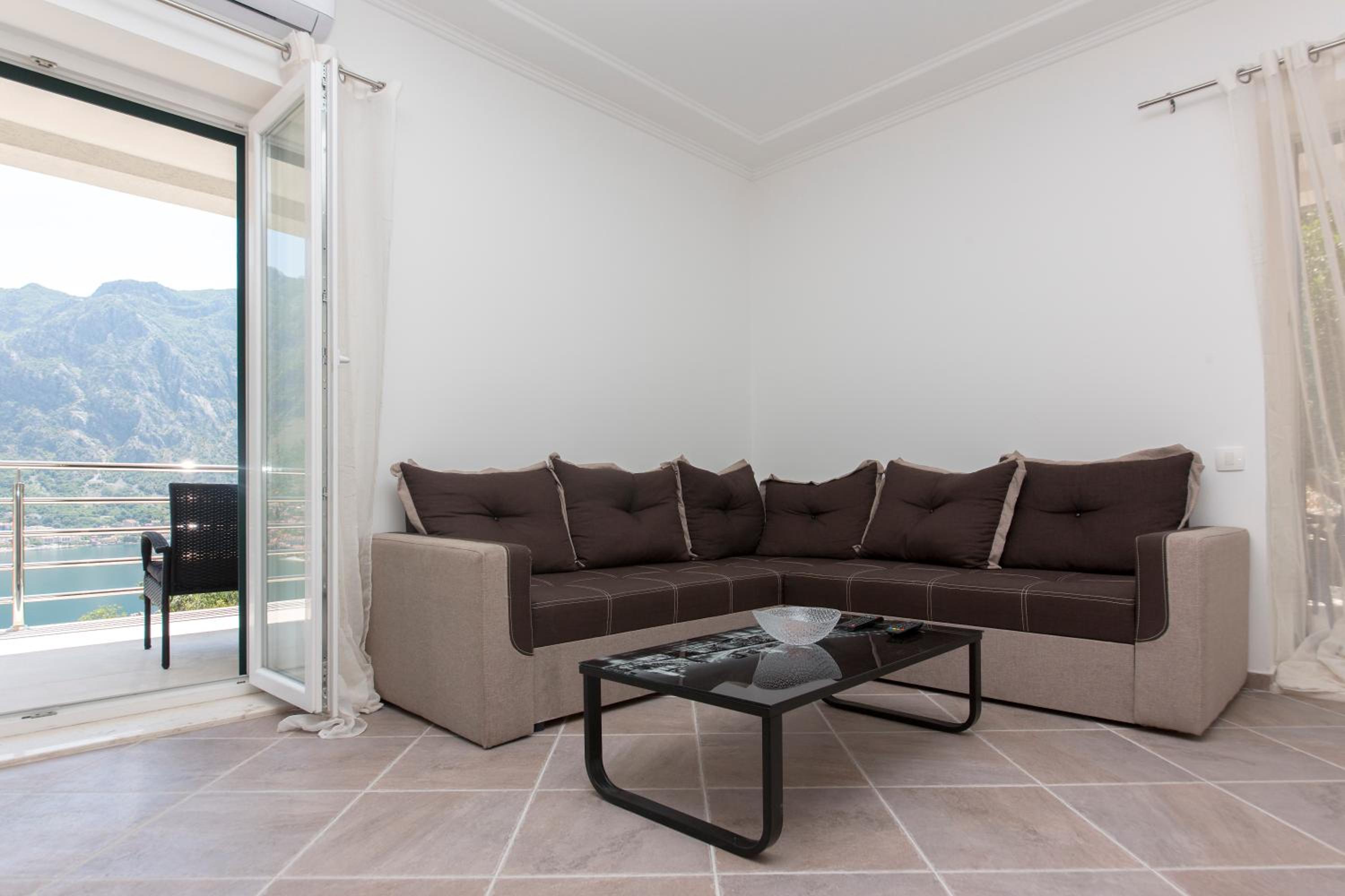 Apartments Kula