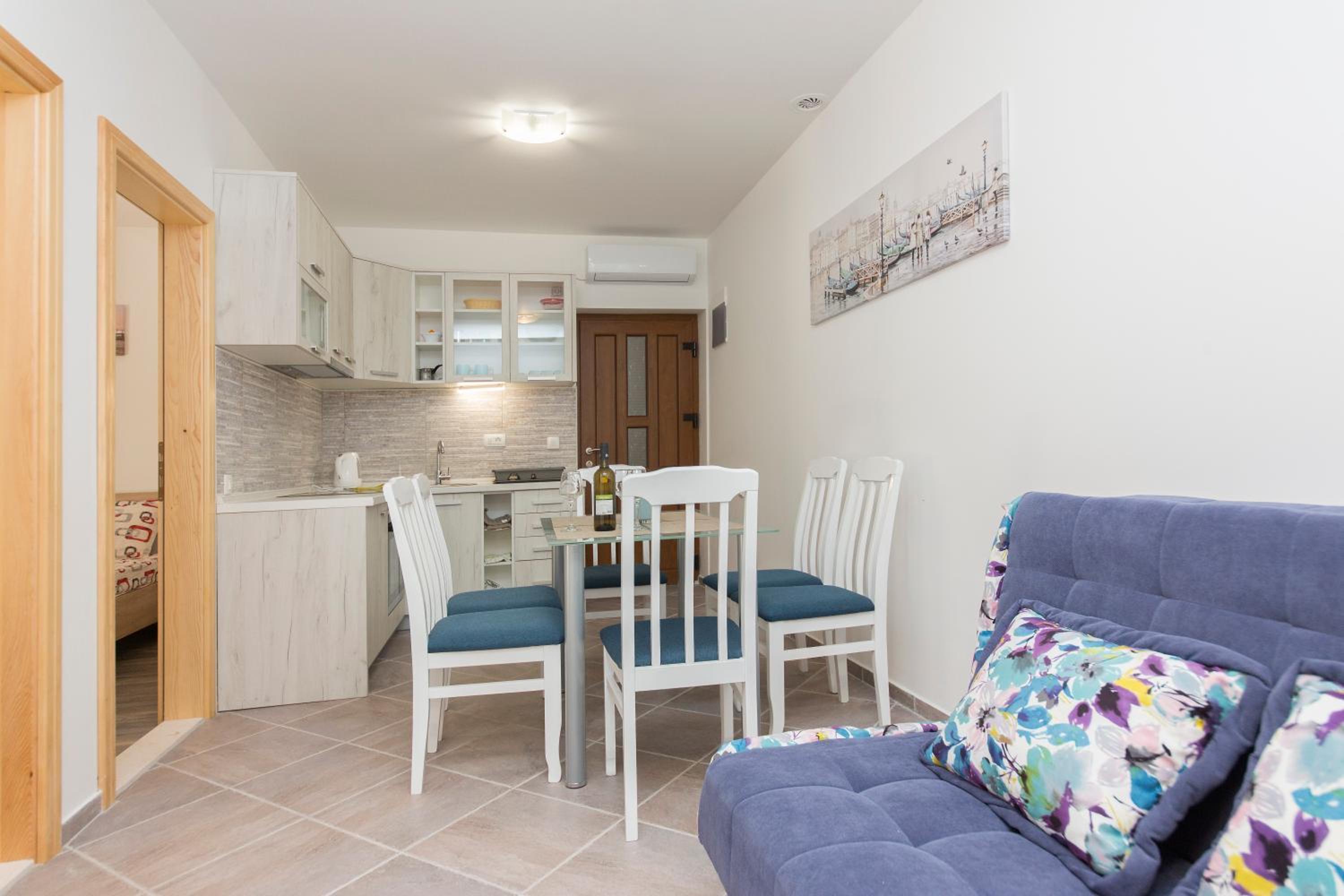 Apartments Kula