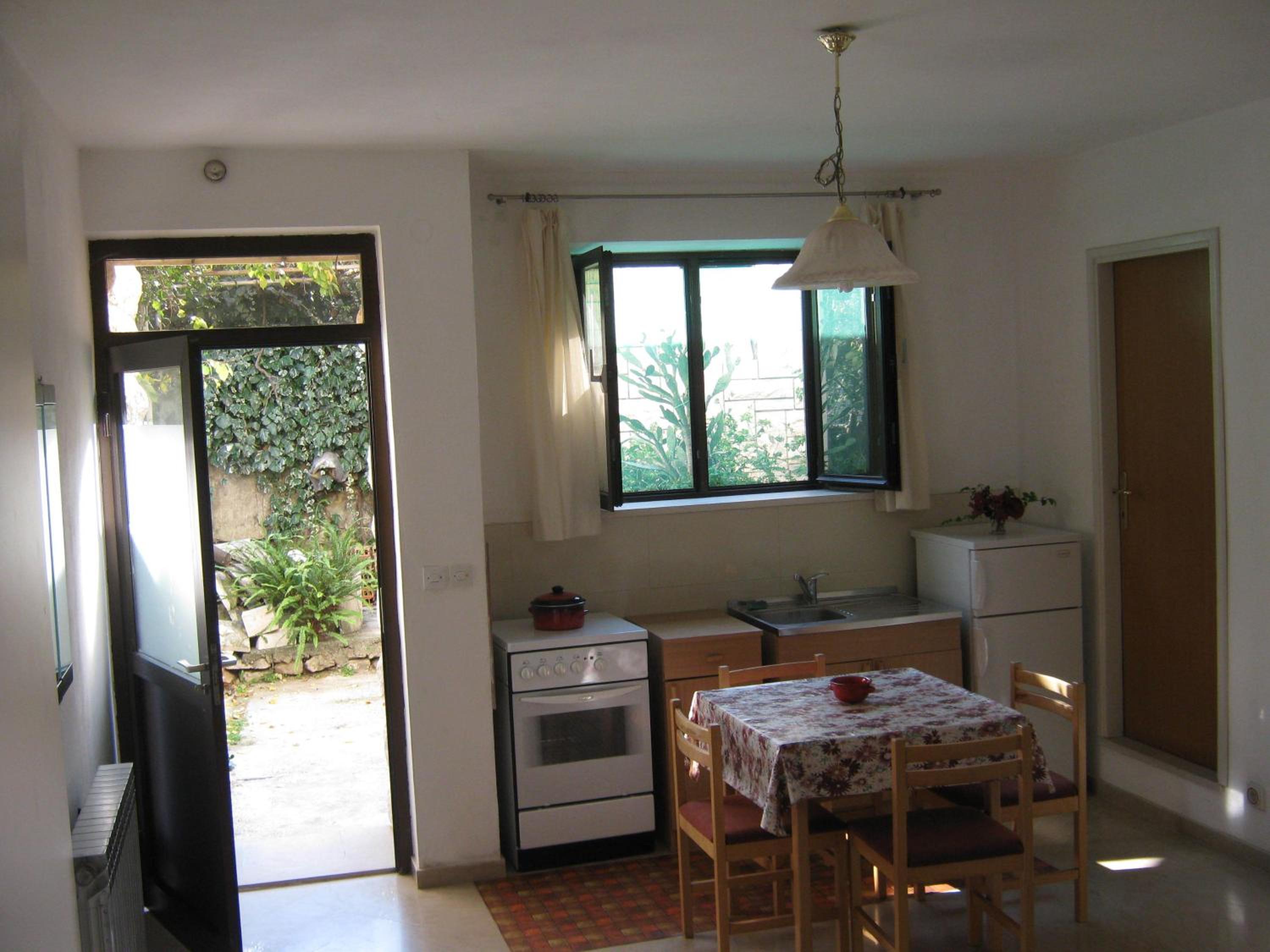 Apartments and Rooms Artemida