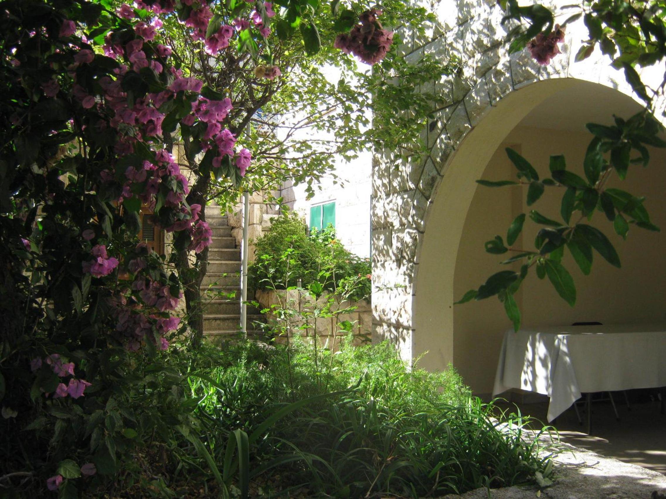 Apartments and Rooms Artemida