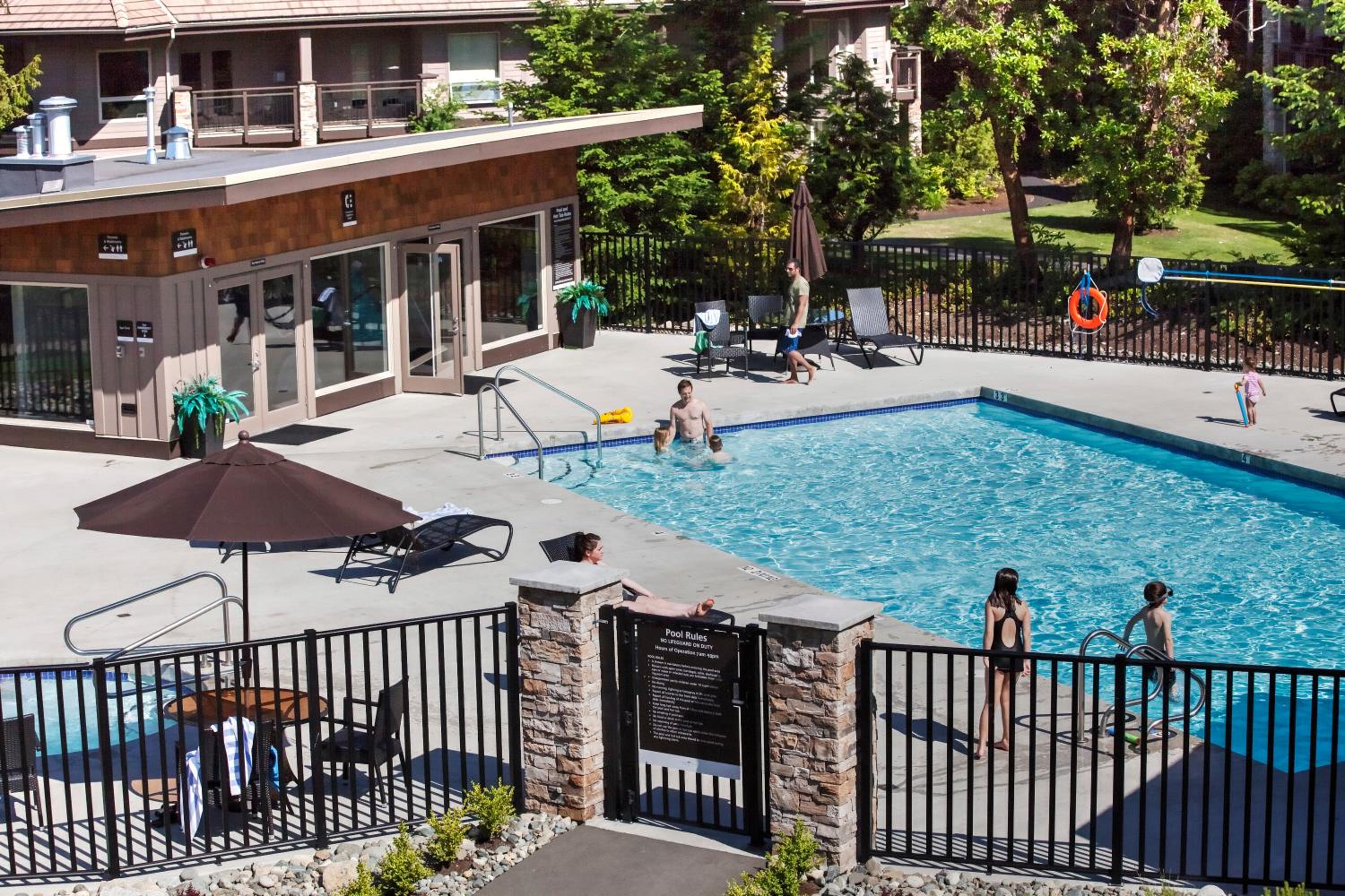 Parksville Vacations - Sunrise Ridge Waterfront Resort - Property Image 4