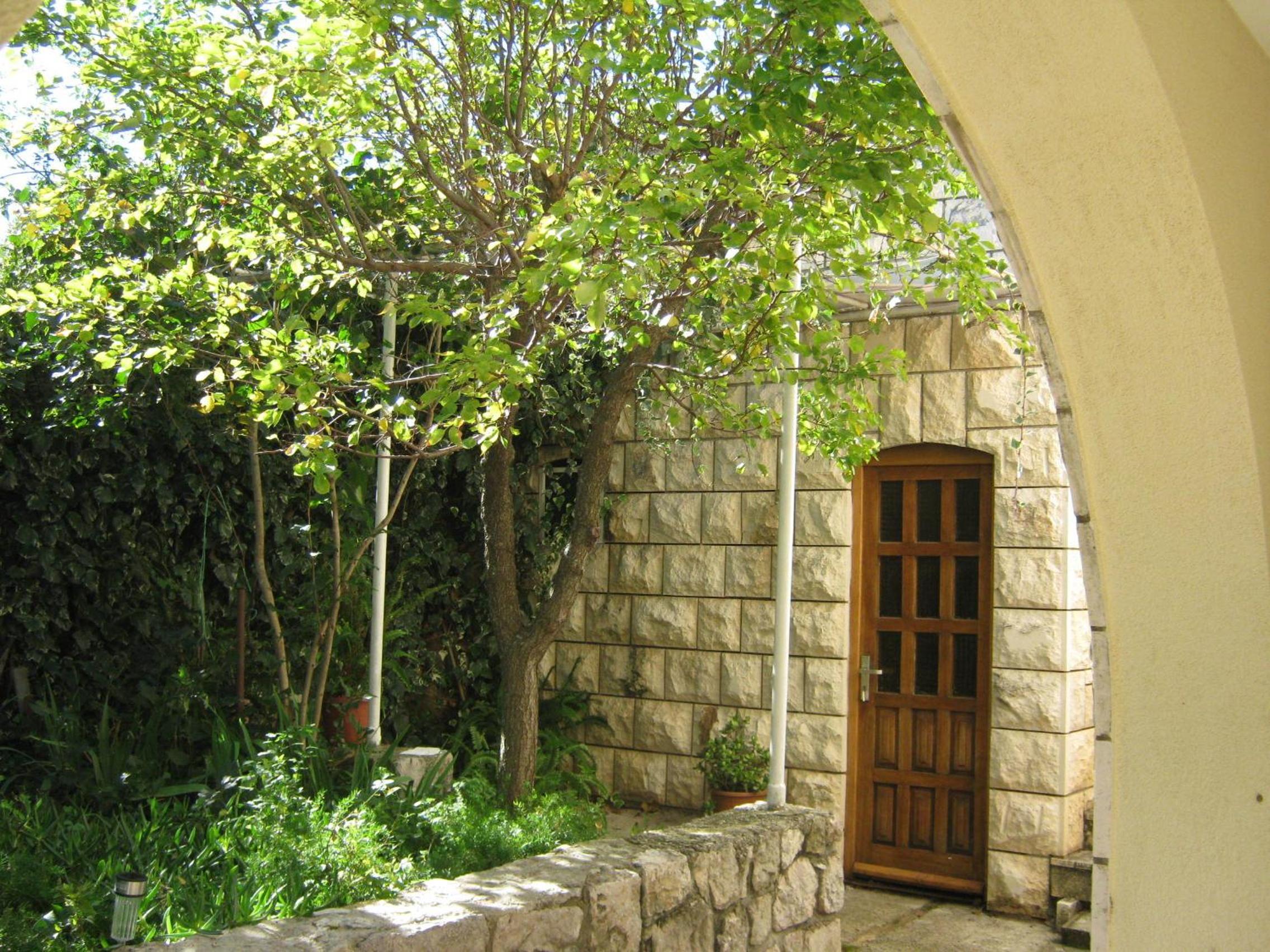 Apartments and Rooms Artemida