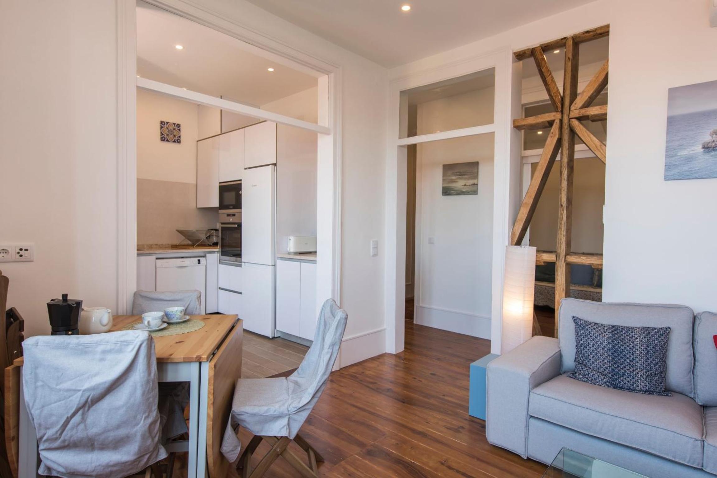 Comfortable Apartment with River View by LovelyStay view 2