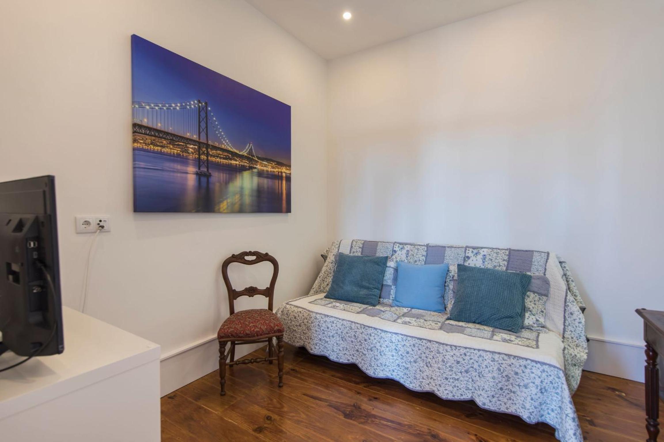 Comfortable Apartment with River View by LovelyStay view 4