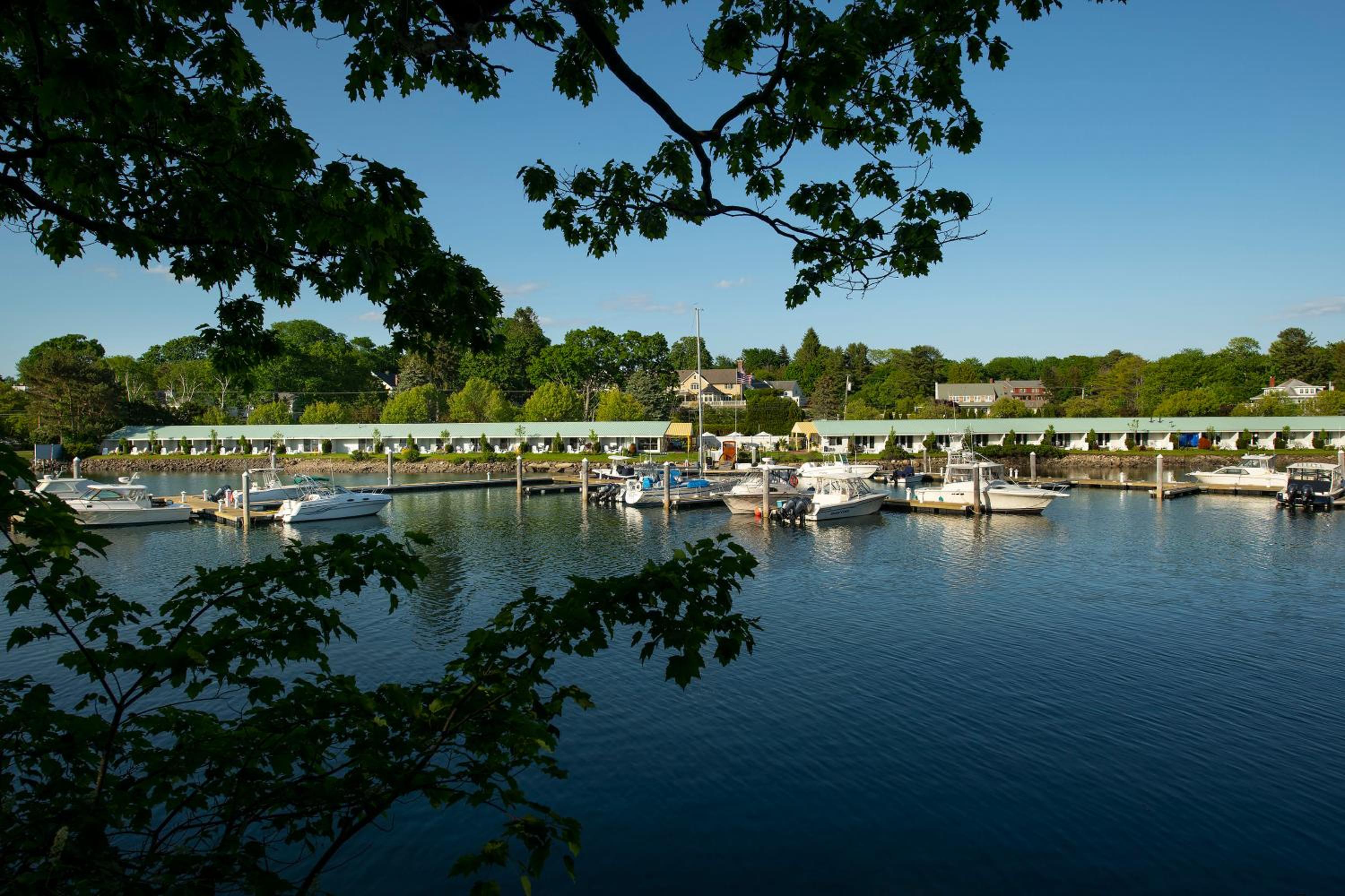 Yachtsman Hotel & Marina Club 1