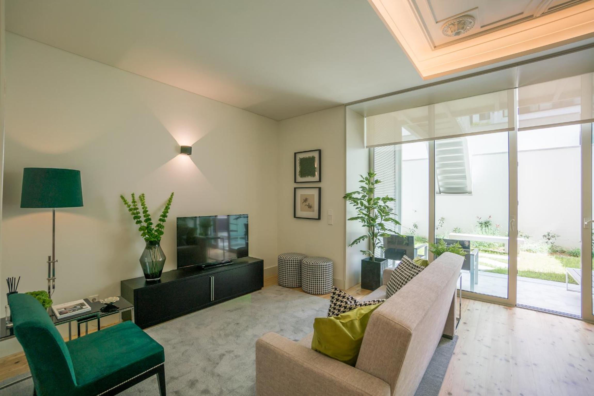 Courtyard & Elegance Apartment view 3