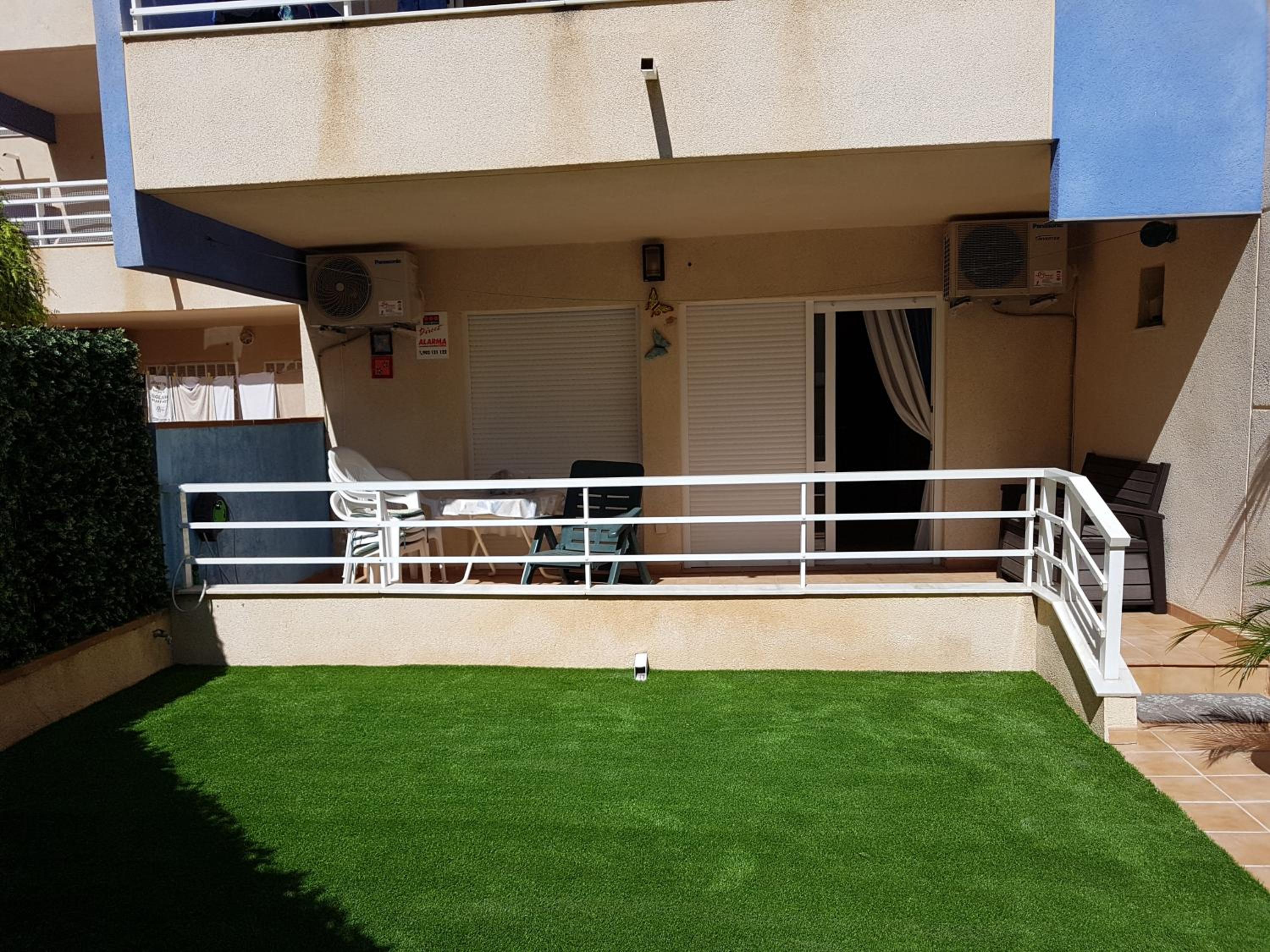 Bajo con jardin WIFI junto al mar view 4