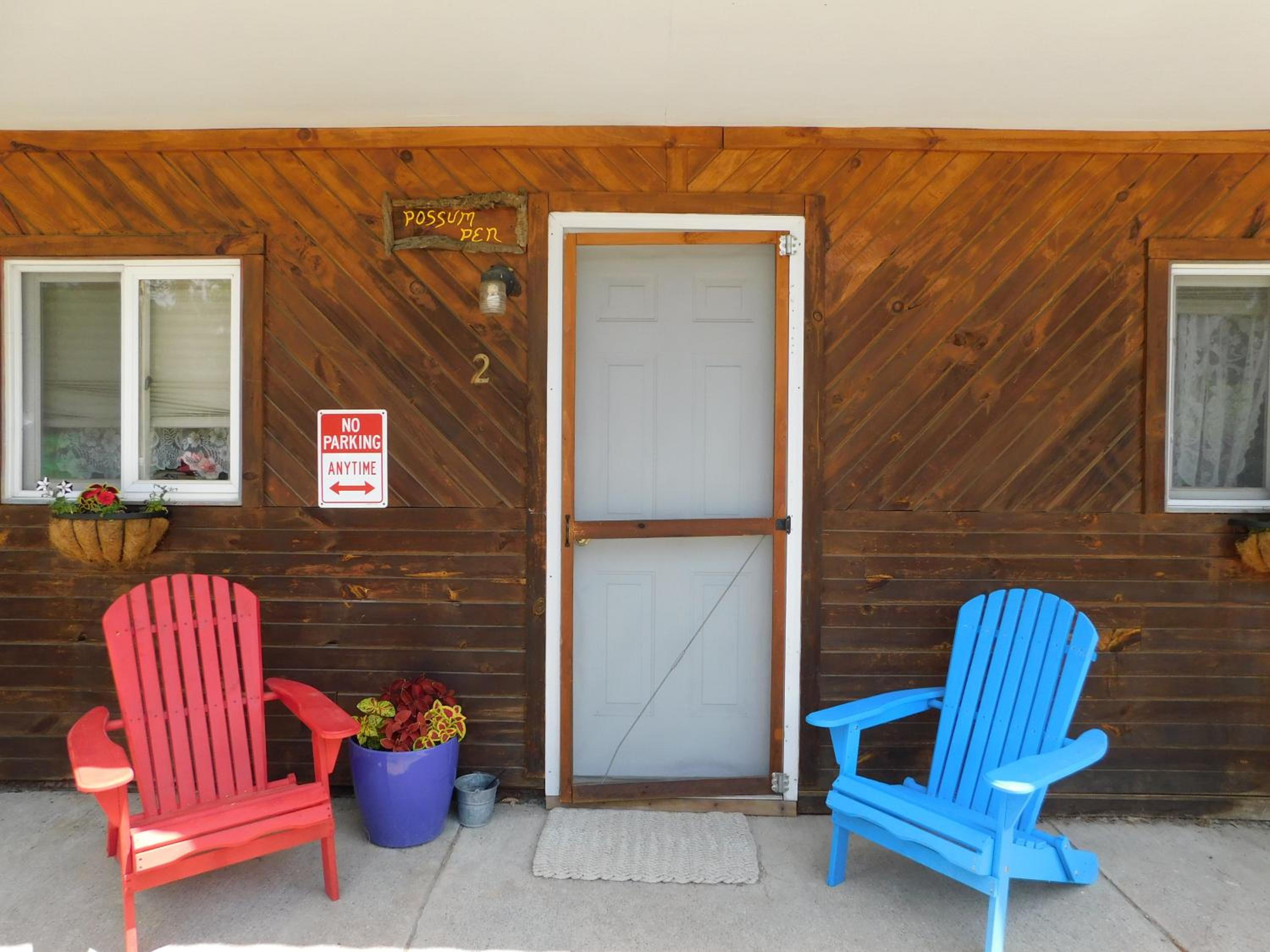 Pine Crest Motel & Cabins
