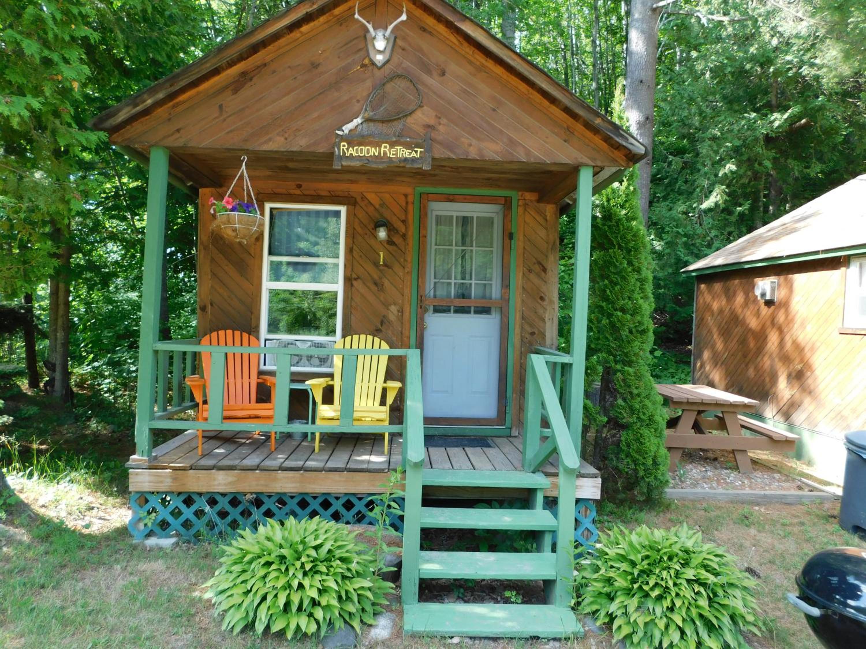 Pine Crest Motel & Cabins