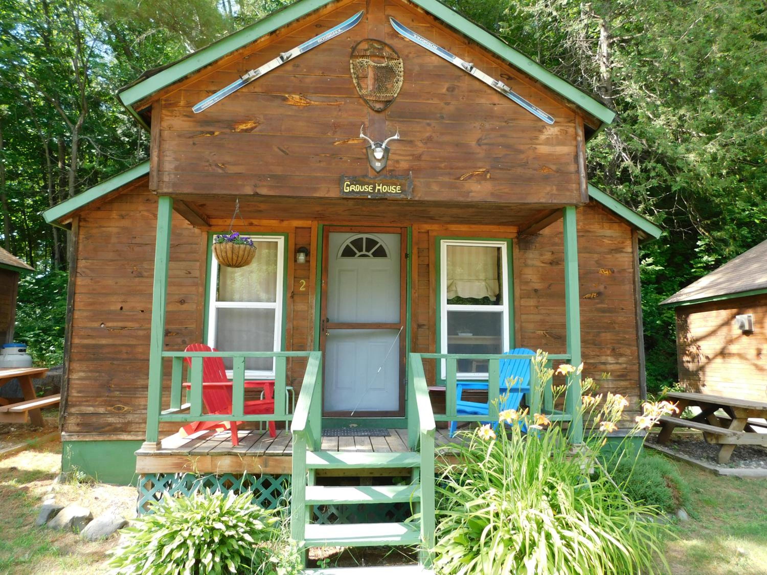 Pine Crest Motel & Cabins