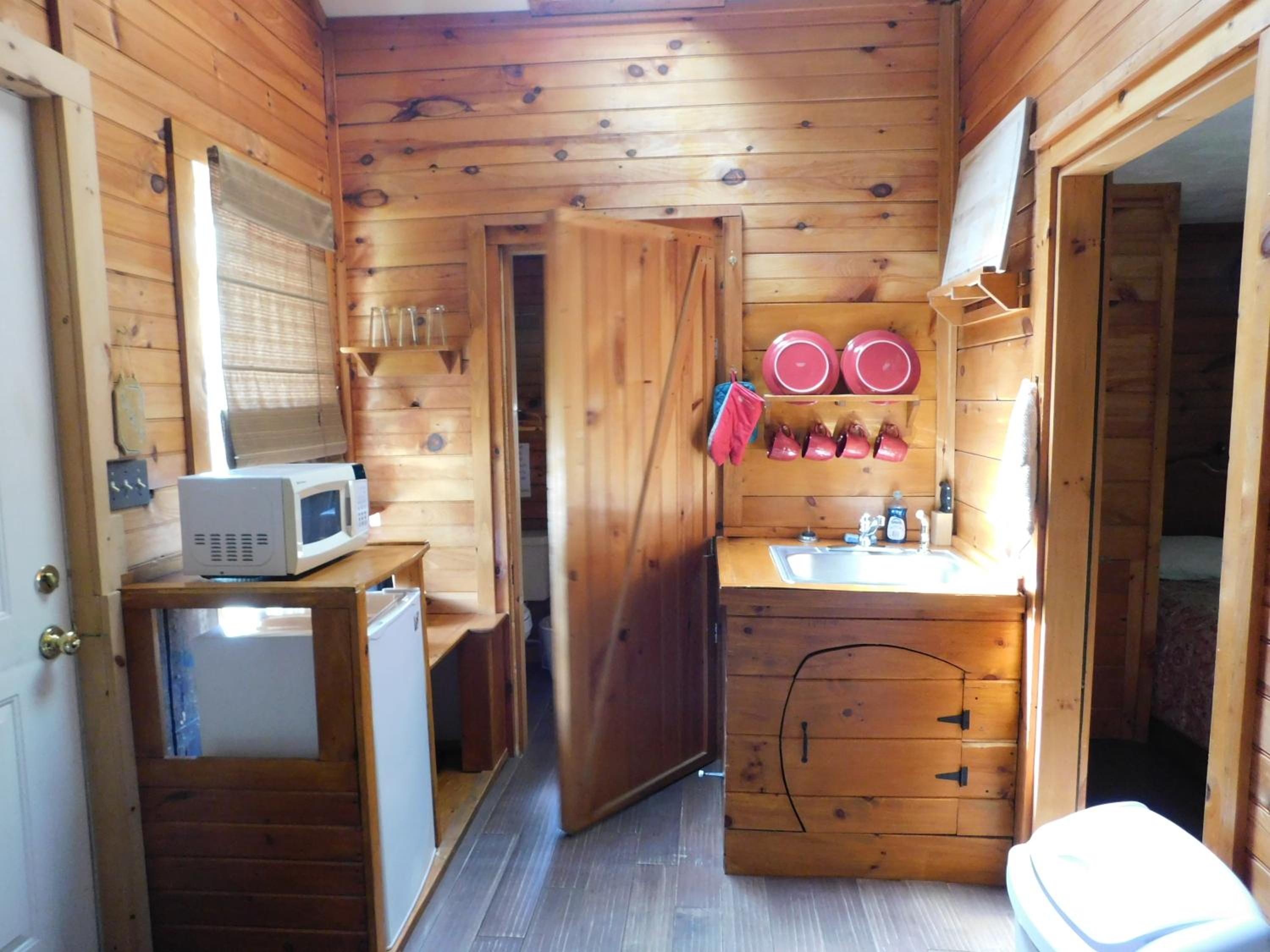 Pine Crest Motel & Cabins