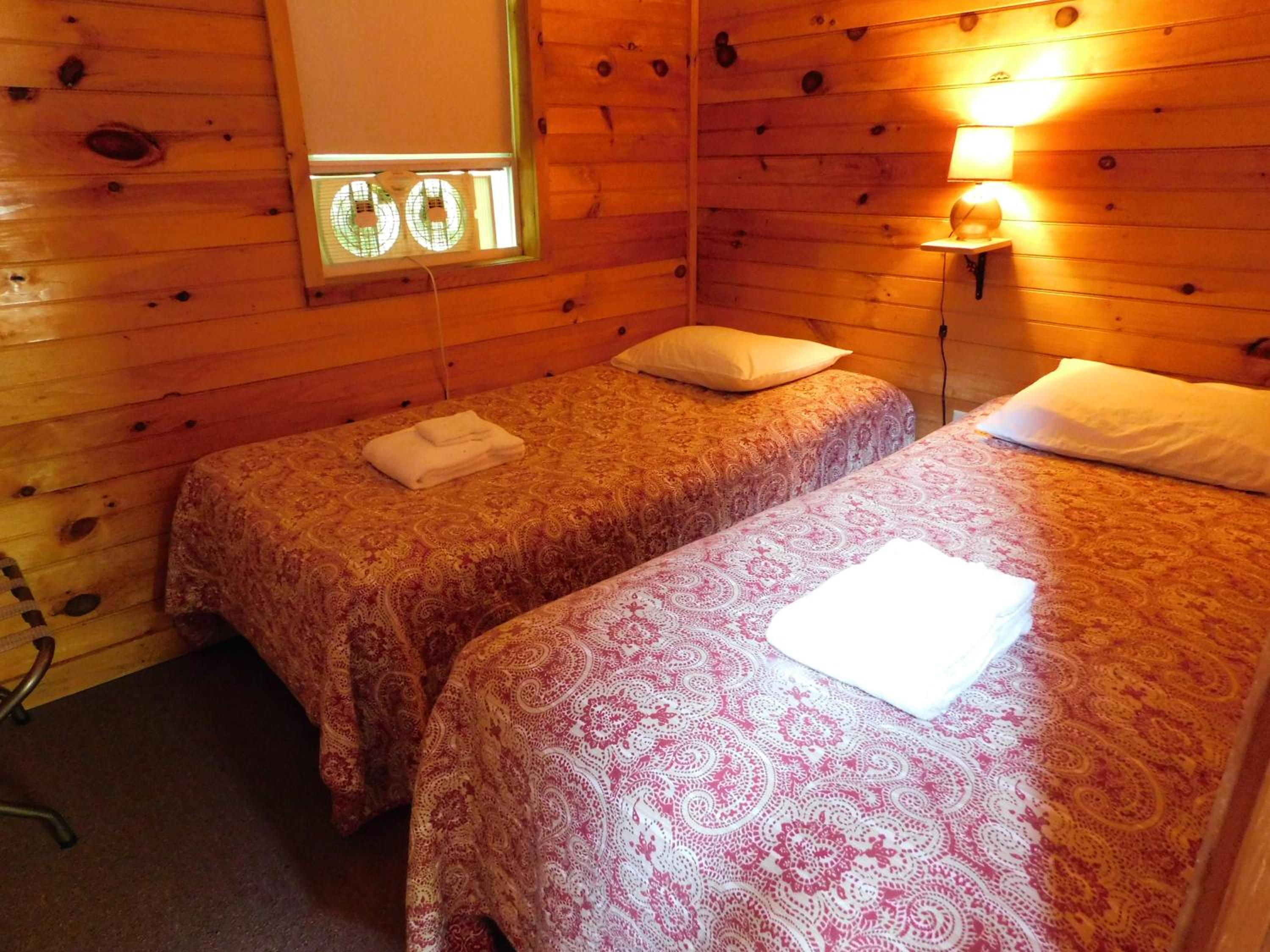 Pine Crest Motel & Cabins