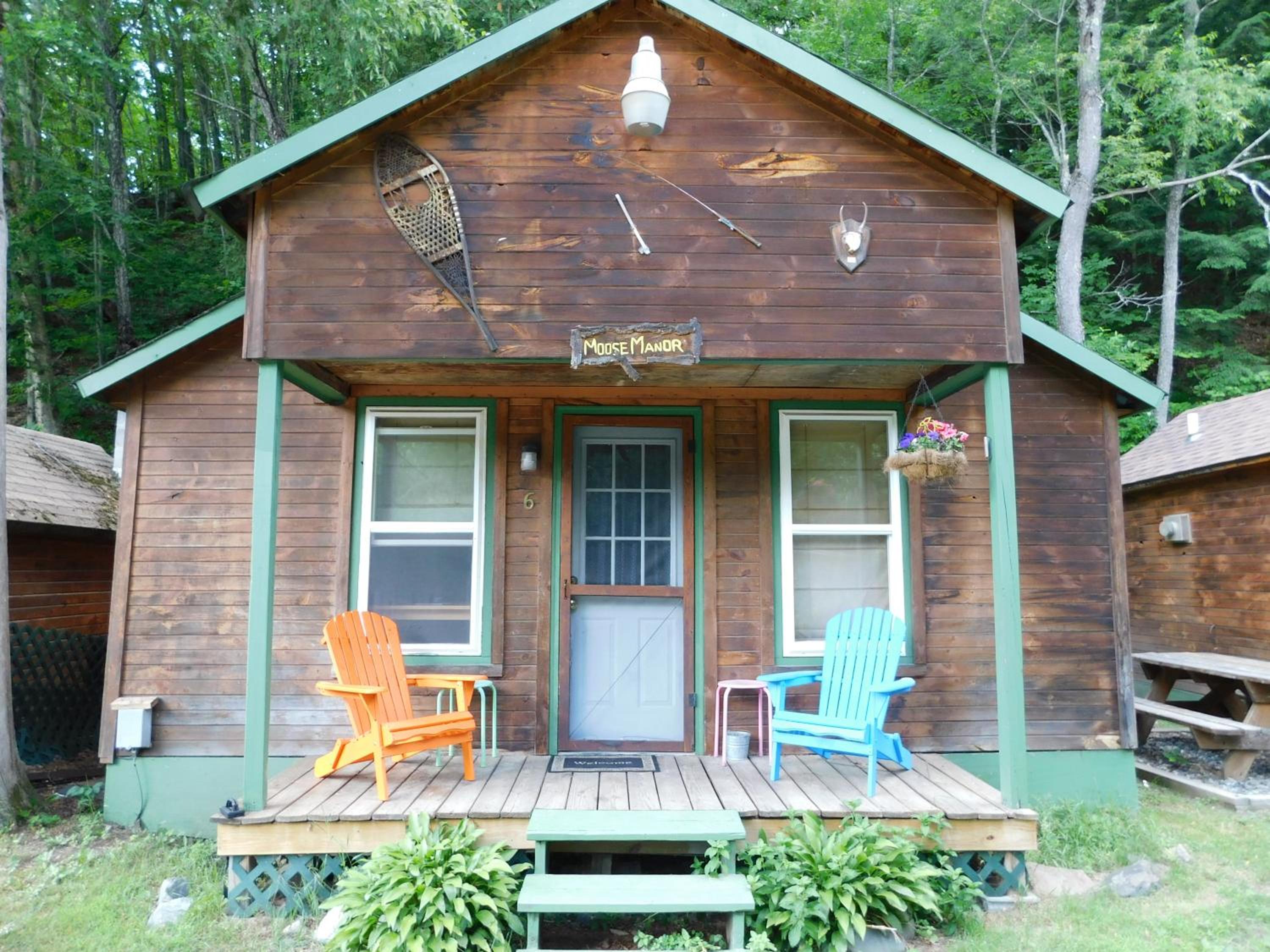 Pine Crest Motel & Cabins