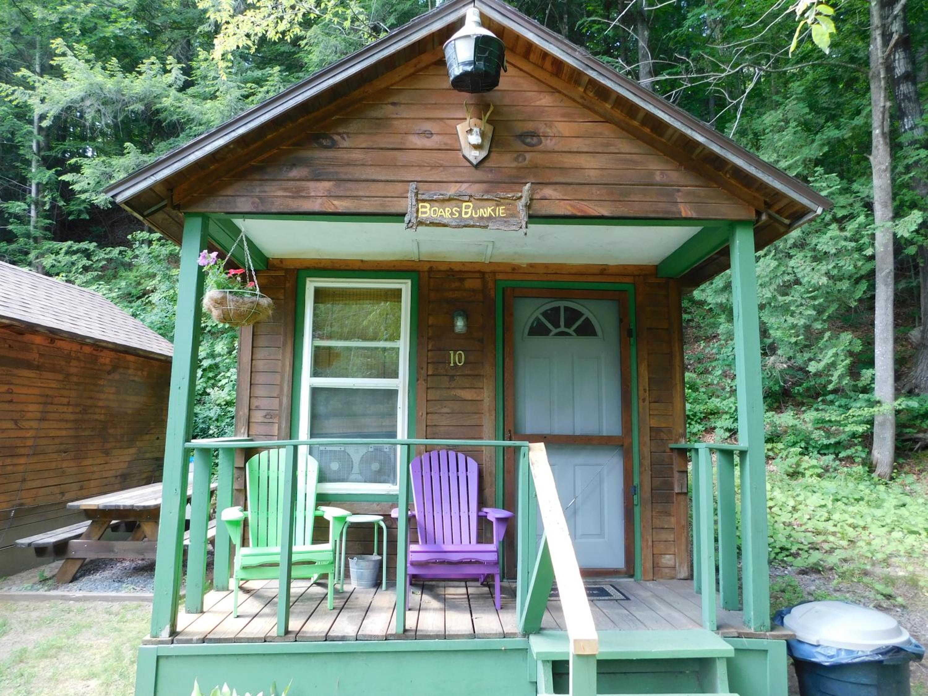 Pine Crest Motel & Cabins