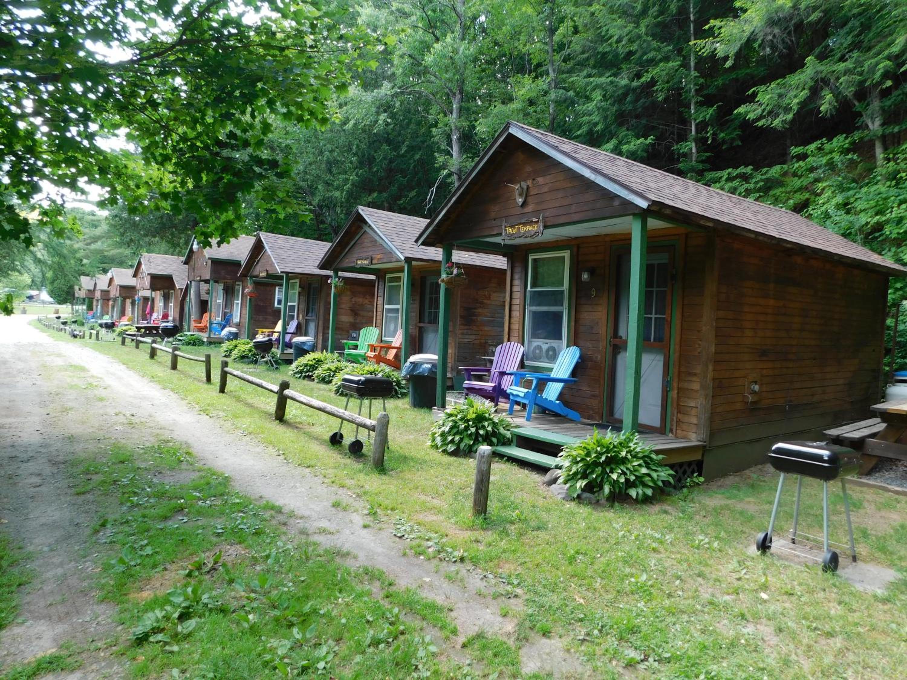 Pine Crest Motel & Cabins