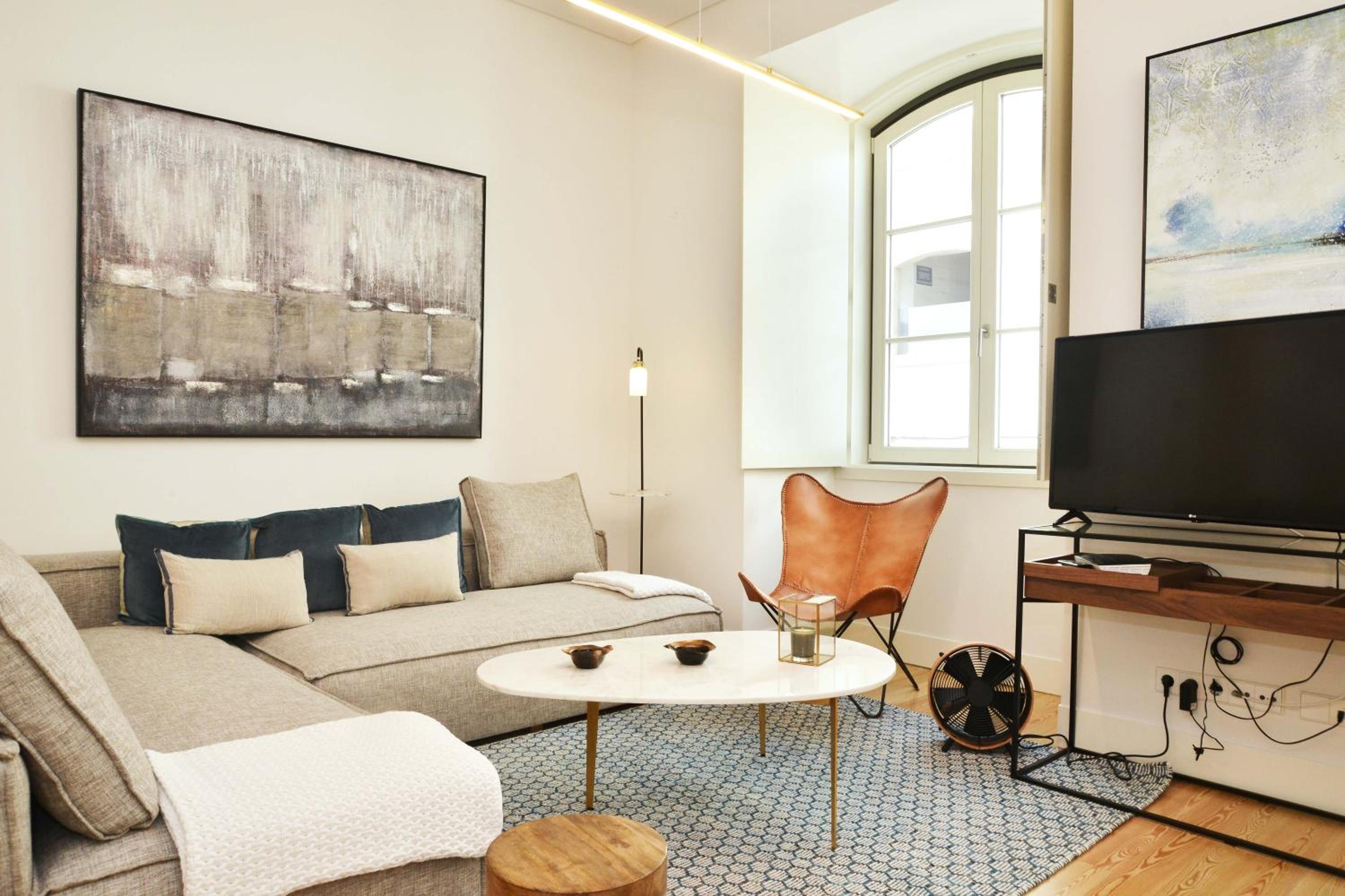 Trendy Chic - Checkinhome view 2