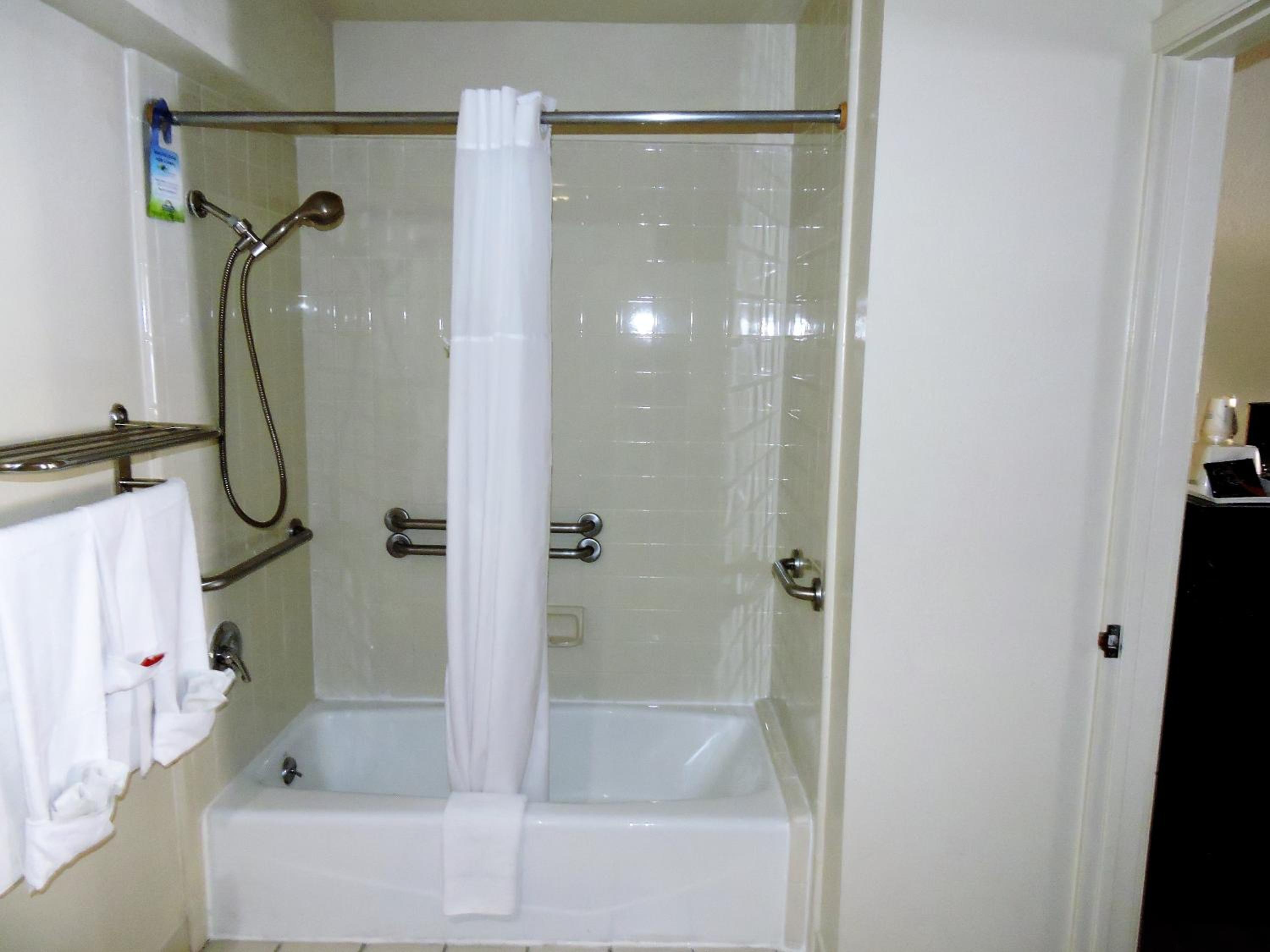 Hayward Vacations - Mission Inn and Suites - Property Image 8