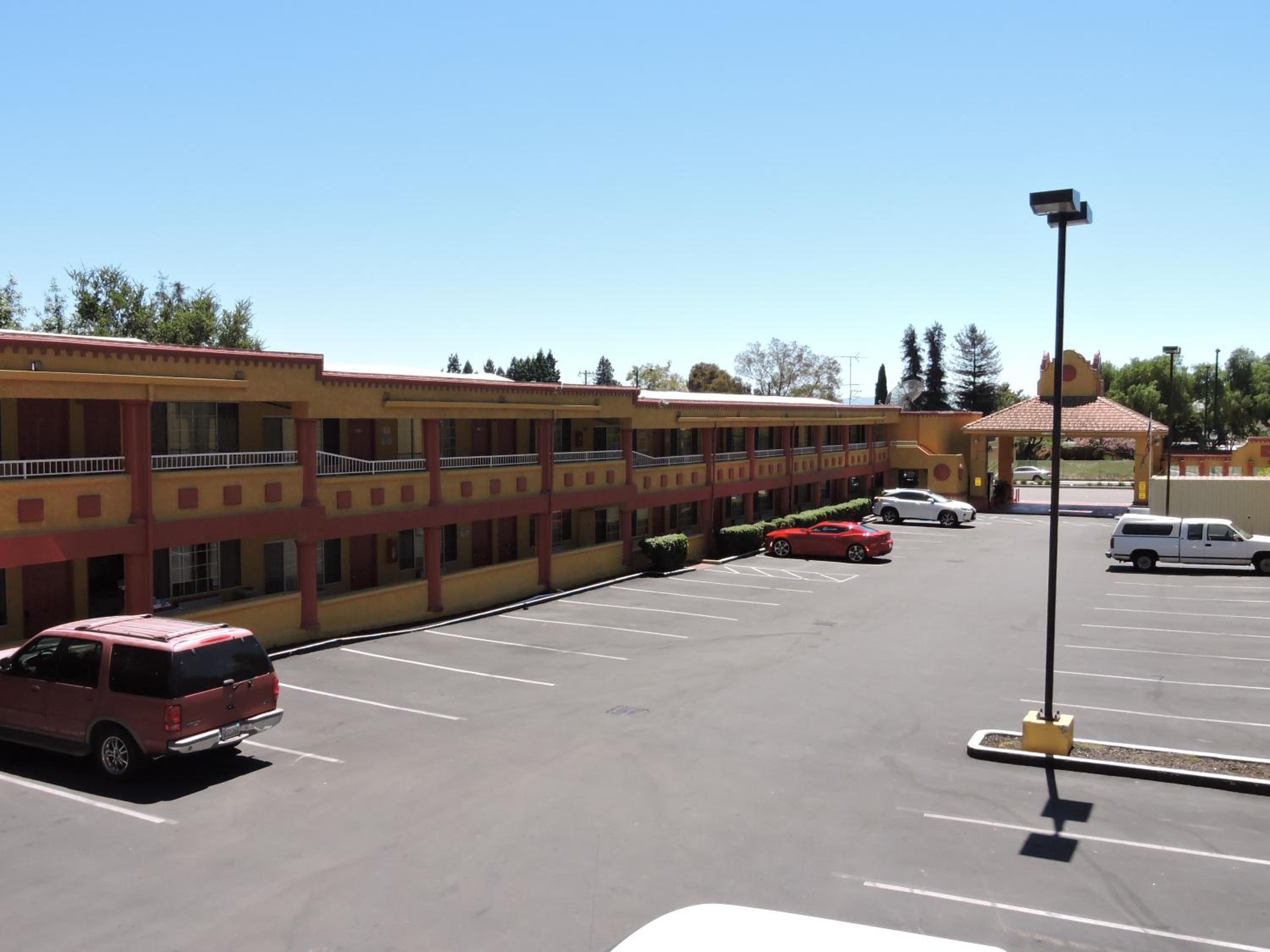 Hayward Vacations - Mission Inn and Suites - Property Image 5