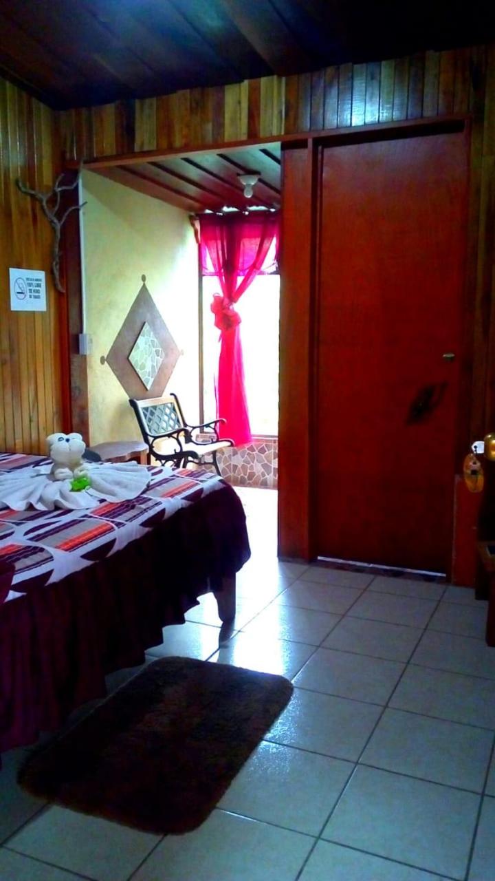 Pensión y Cabinas Colibrí B&B Costa Rica