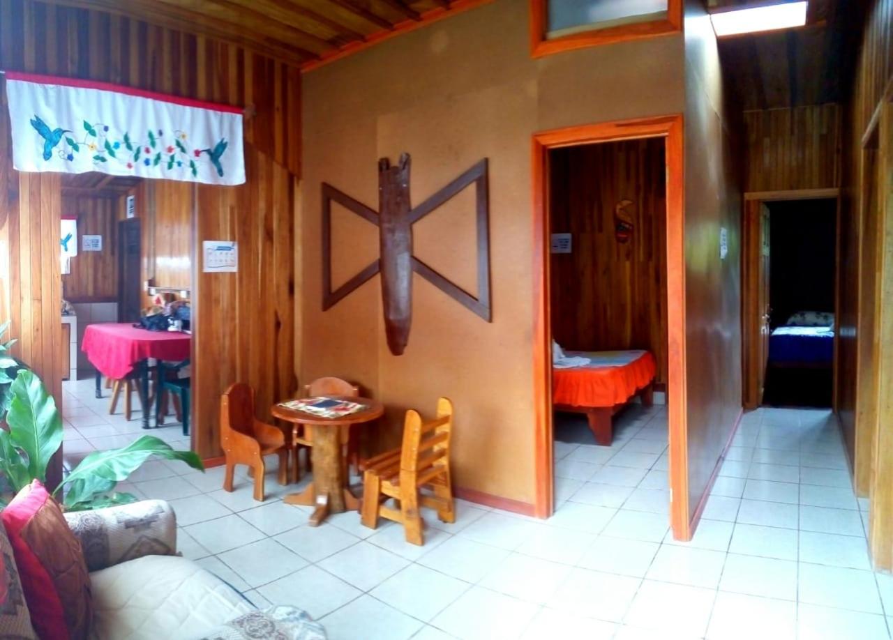 Pensión y Cabinas Colibrí B&B Costa Rica
