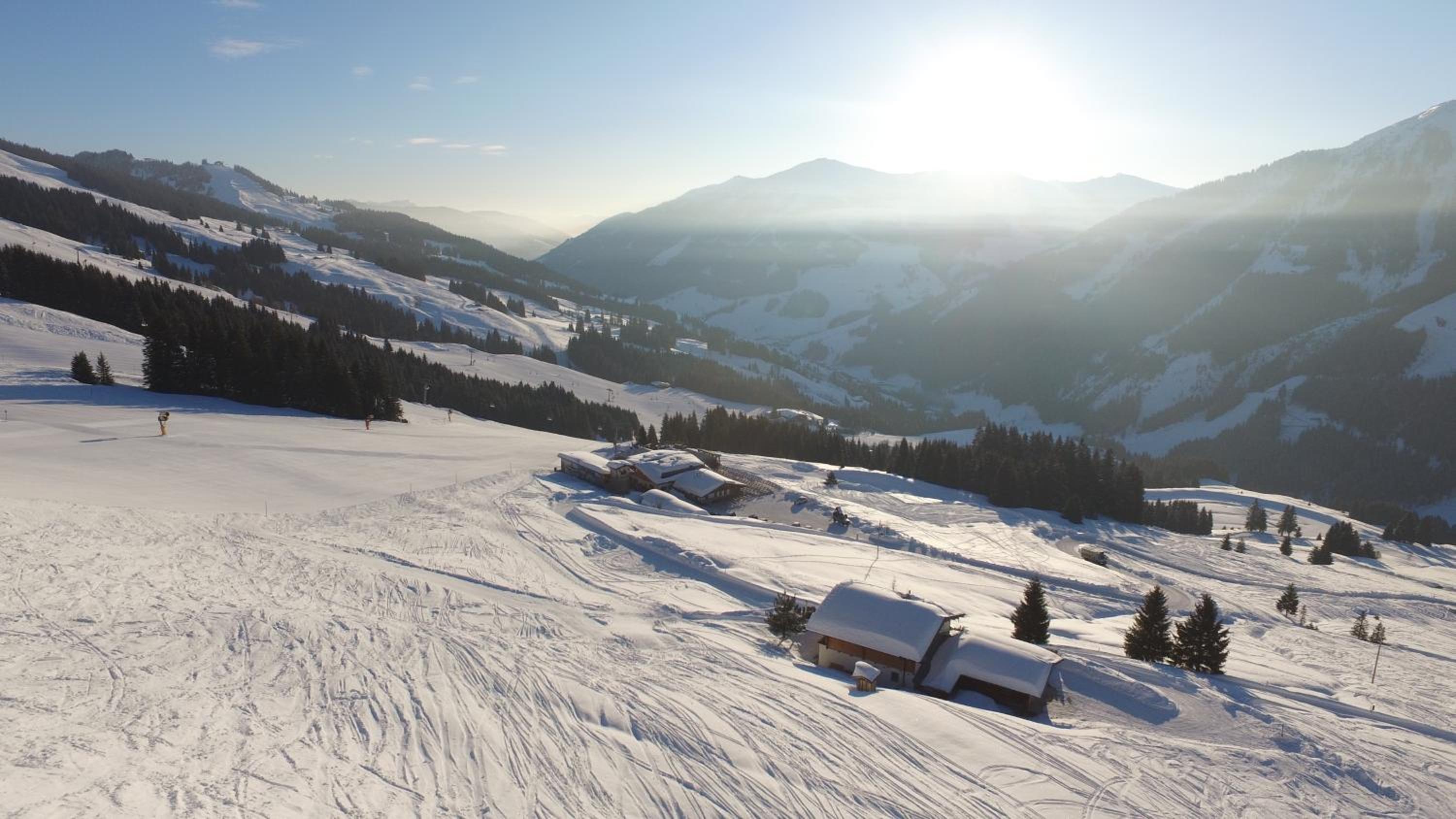 Wallegg Lodge - Alpine Premium Chalet - Ski In-Ski Out - Real Alpine Location Saalbach