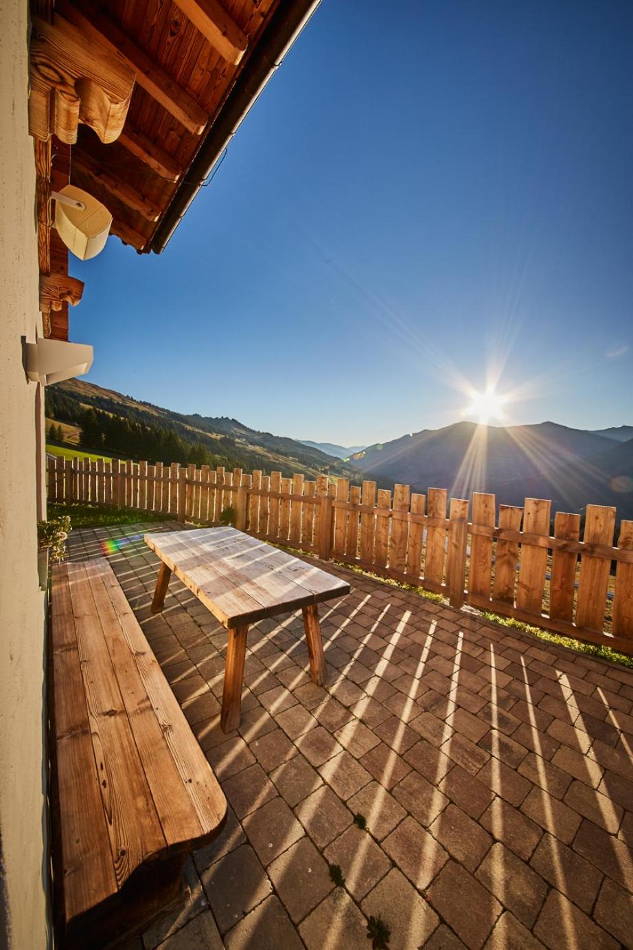 Wallegg Lodge - Alpine Premium Chalet - Ski In-Ski Out - Real Alpine Location Saalbach