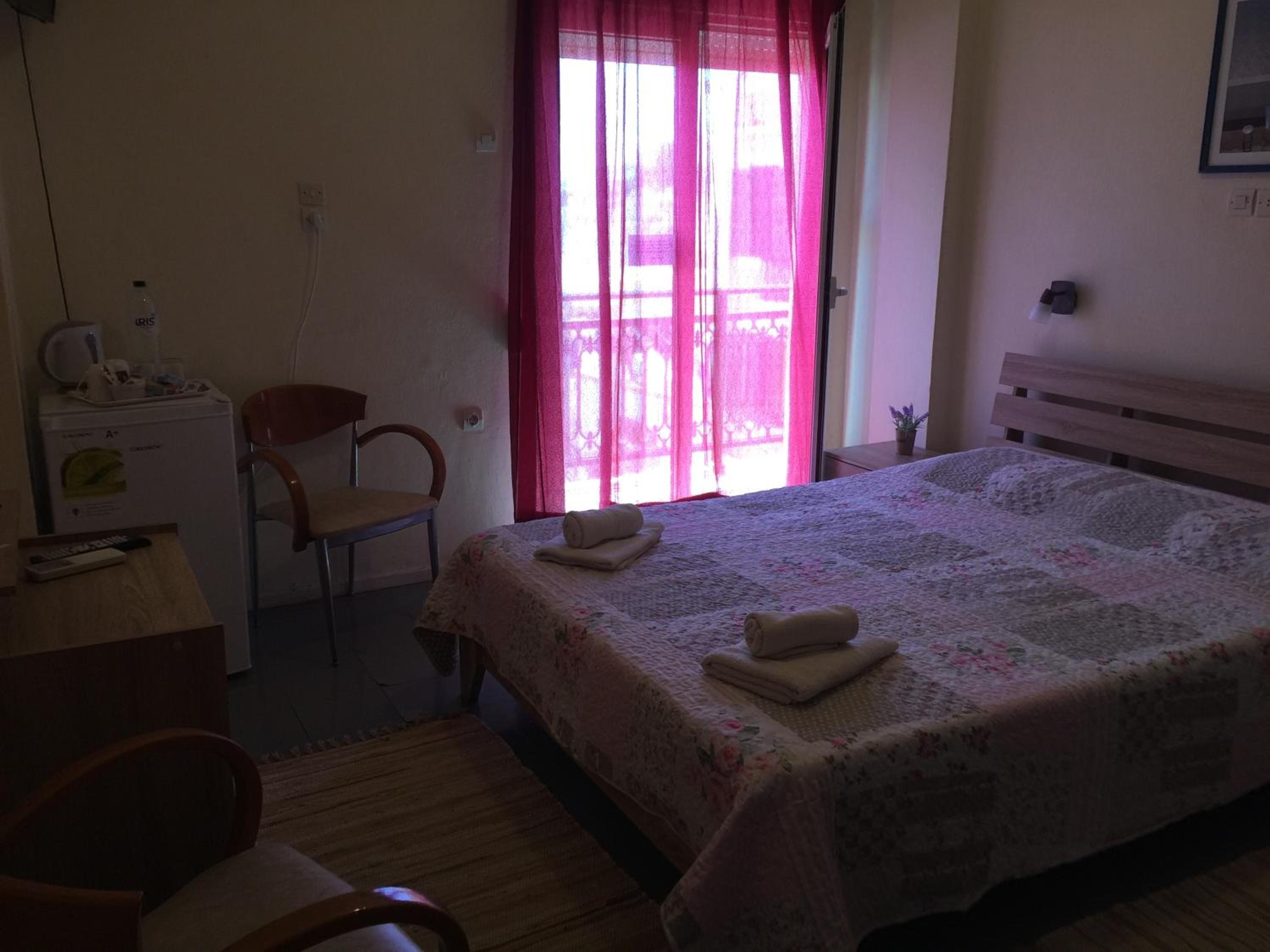 Platanos Rooms