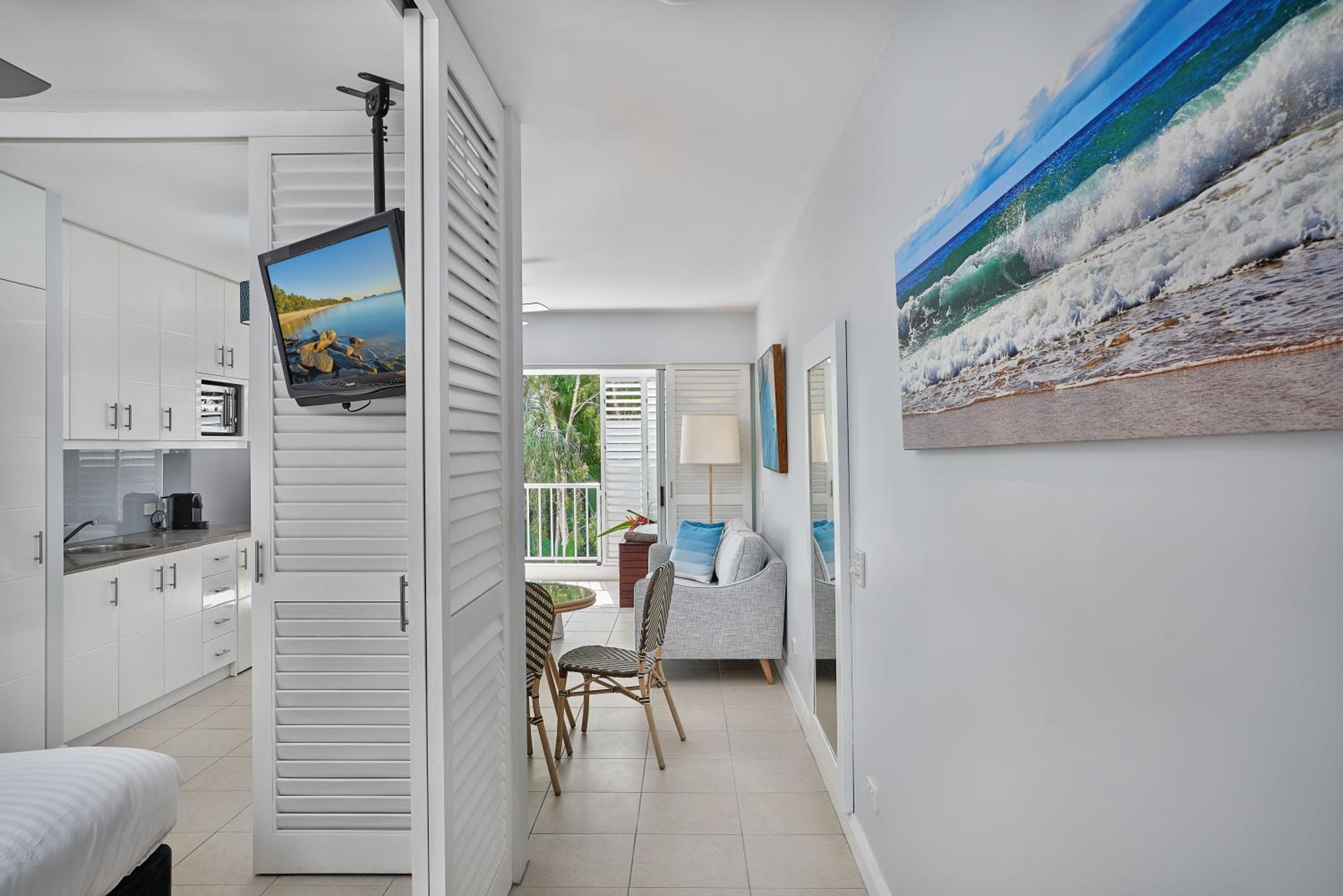 Palm Cove Paradise - Couples spa beach getaway view 3