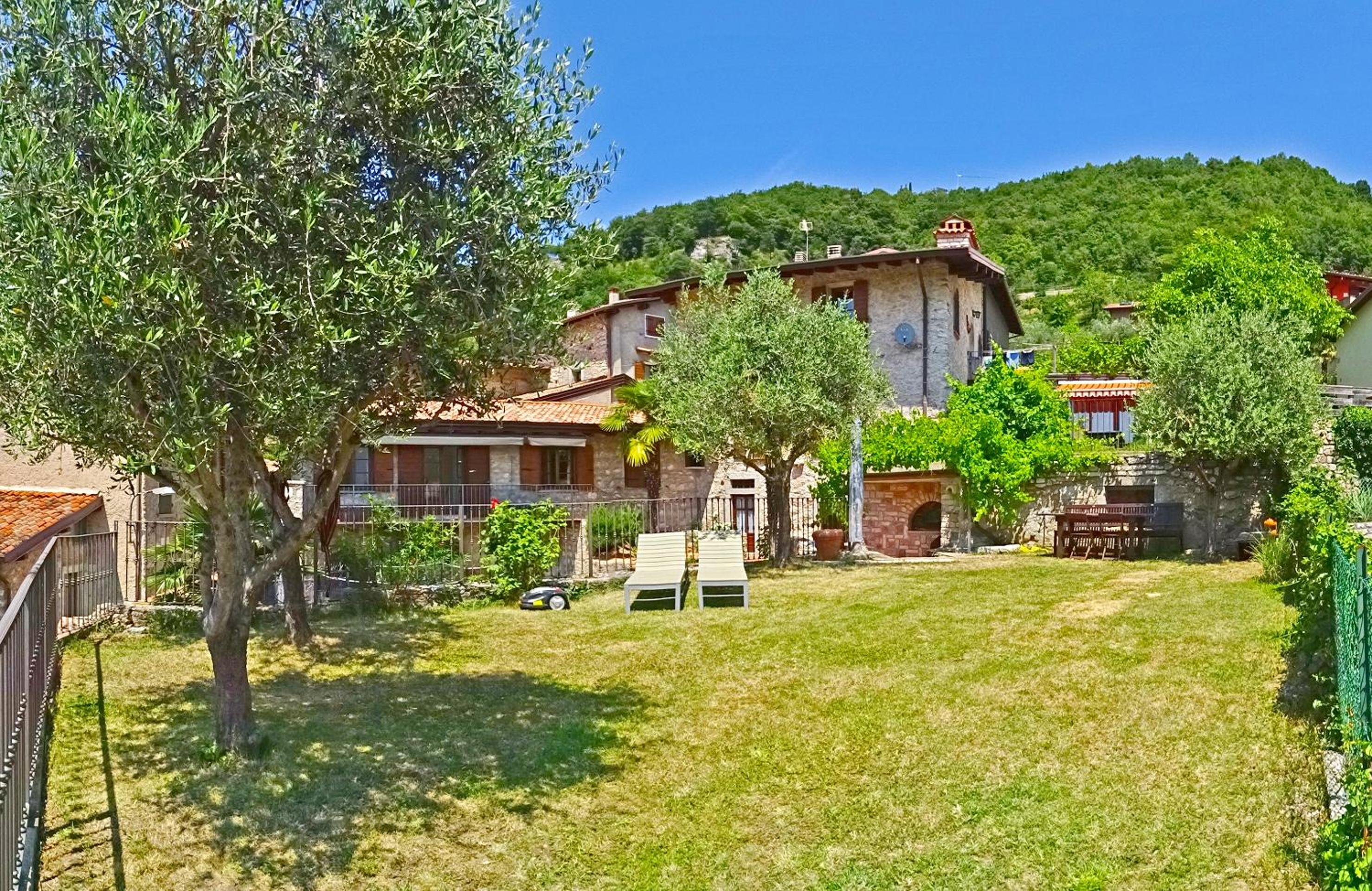 Casa Cortili Garda Summer by Gardadomusmea view 3
