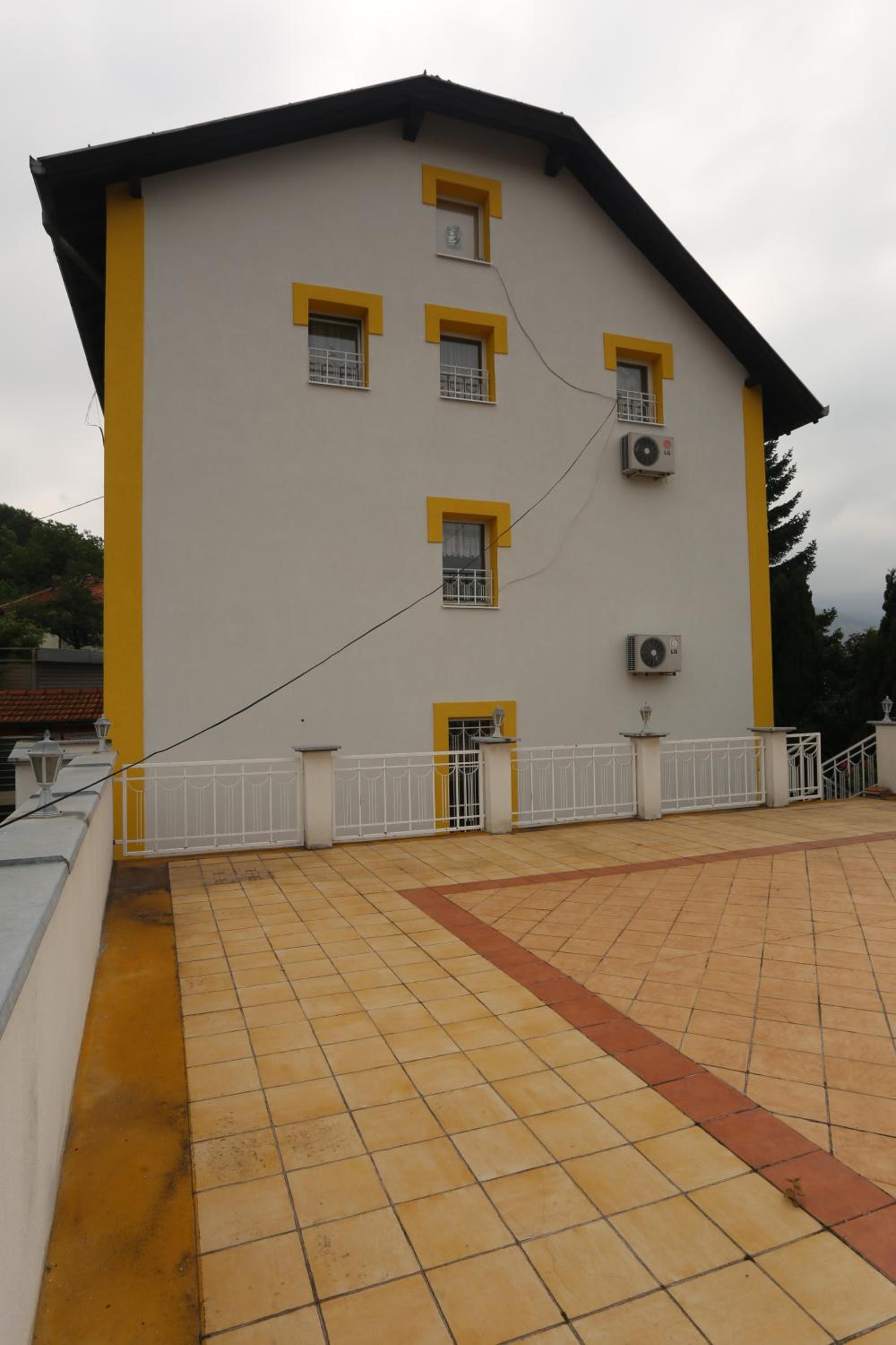 Photo 9