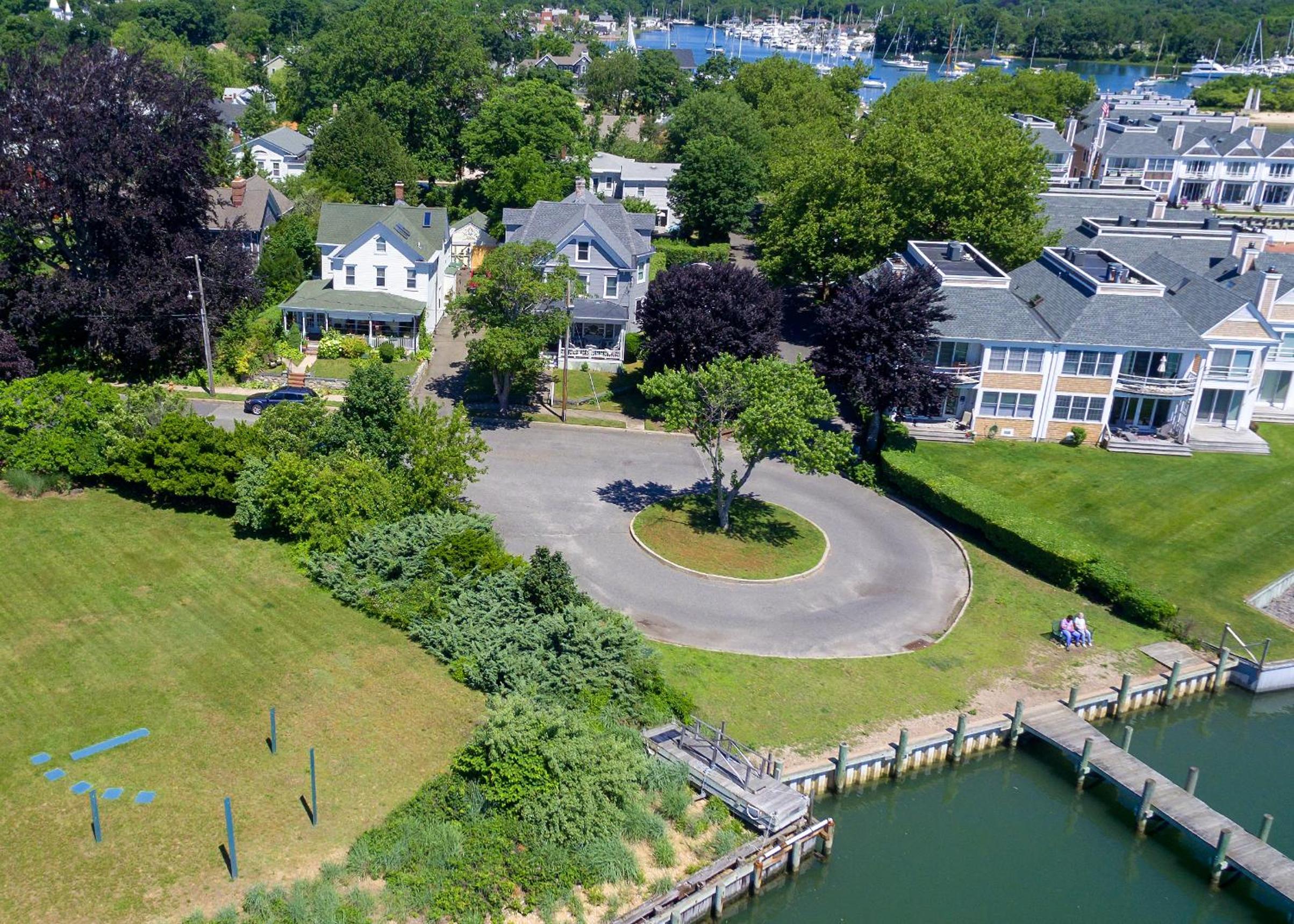 The Stirling House Waterfront Inn Greenport view 3