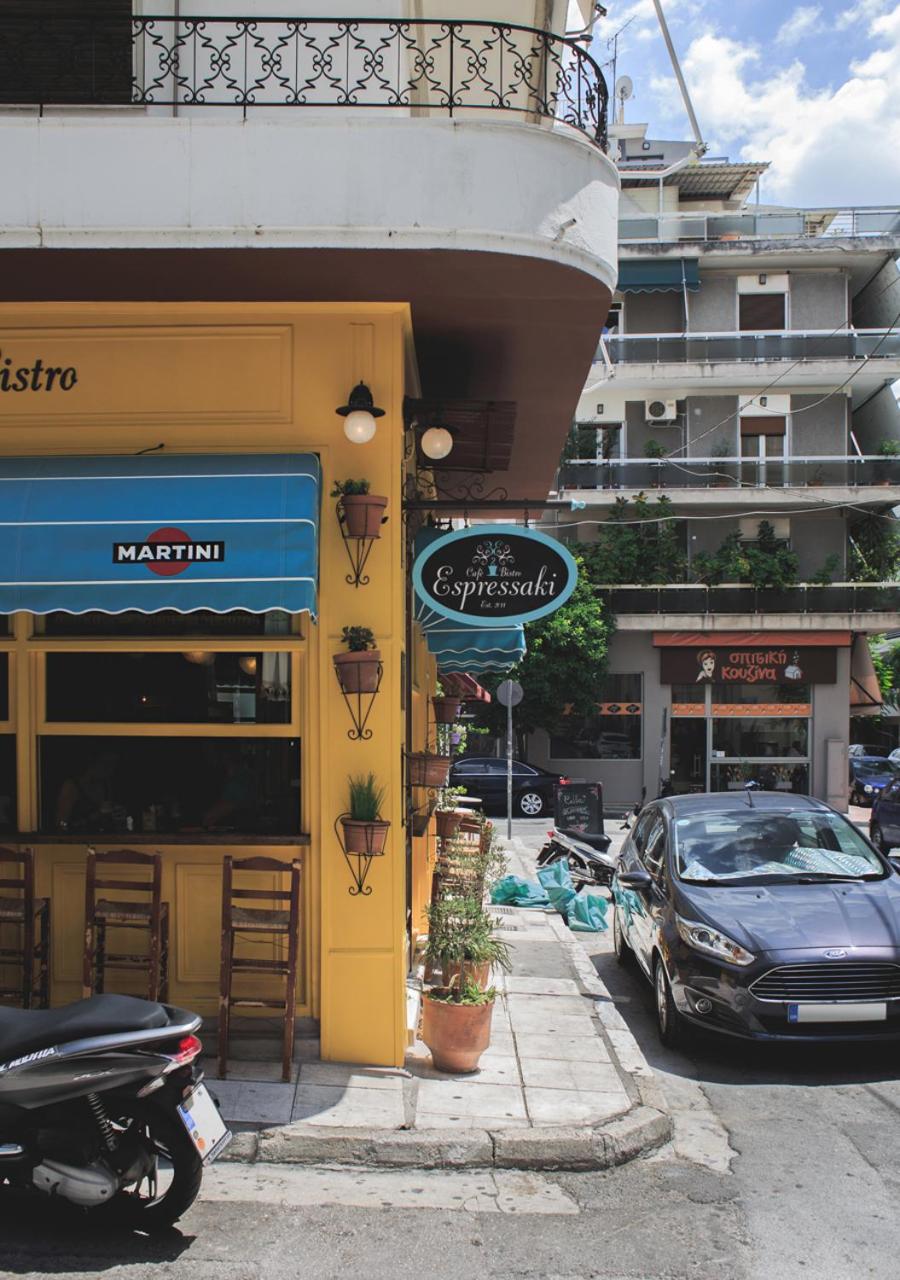 Athens Premium Suites - Sunny 2 Bedroom Suite with Parking