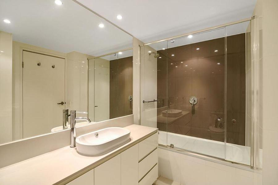 Number 1 H Residences - WiFi, Parking & More by Gold Coast Holidays