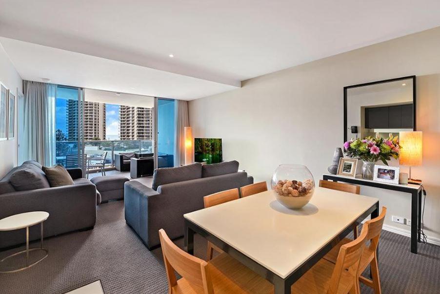 Number 1 H Residences - WiFi, Parking & More by Gold Coast Holidays