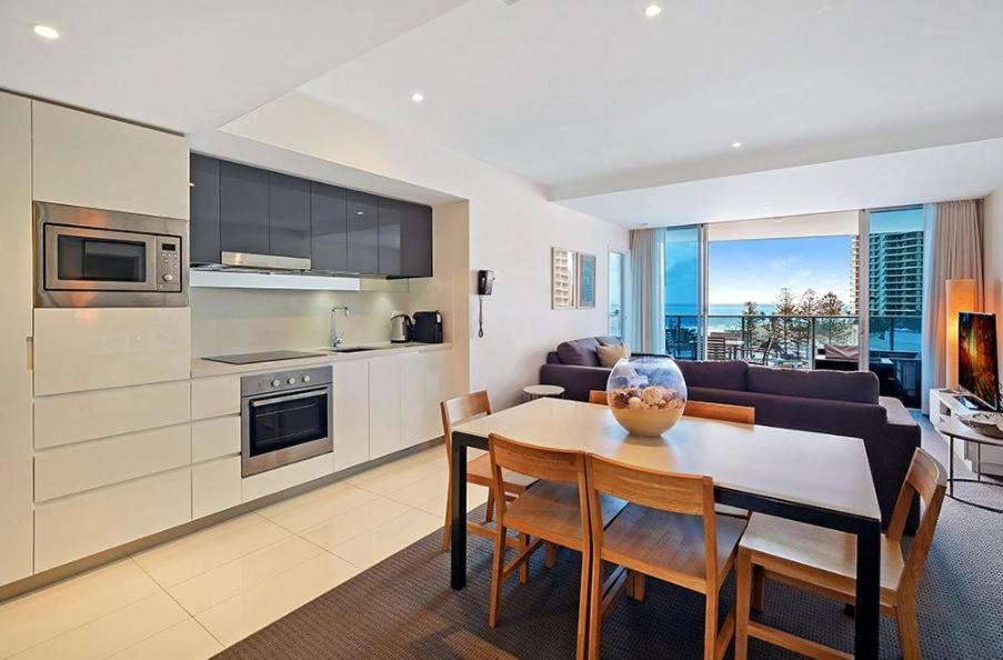 Number 1 H Residences - WiFi, Parking & More by Gold Coast Holidays