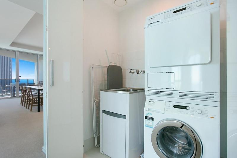 Number 1 H Residences - WiFi, Parking & More by Gold Coast Holidays